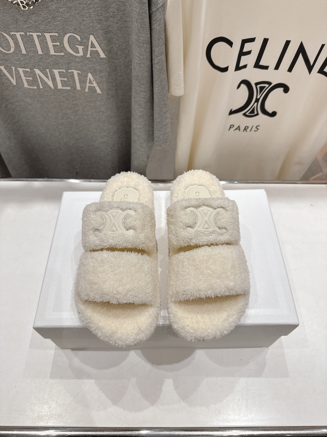 市场高版本 Celine/塞琳 2025ss新款居家保暖凯旋门毛毛拖鞋🐏🐏这一季的赛琳又让我重新爱了它一