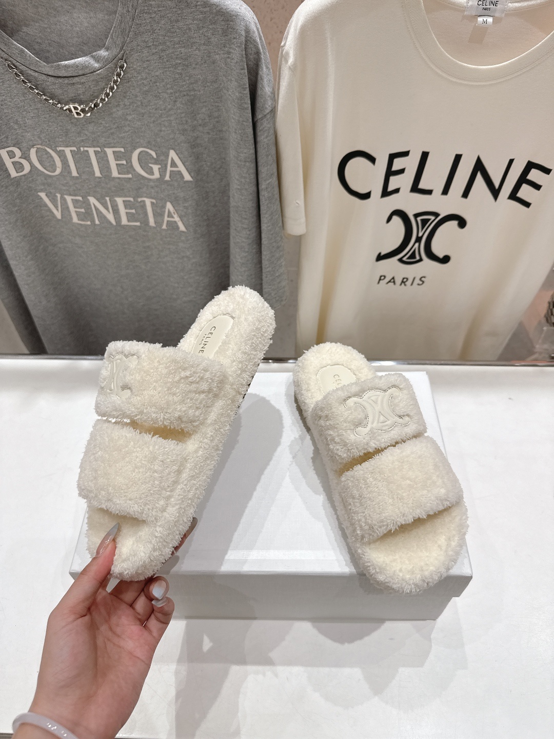 市场高版本 Celine/塞琳 2025ss新款居家保暖凯旋门毛毛拖鞋🐏🐏这一季的赛琳又让我重新爱了它一