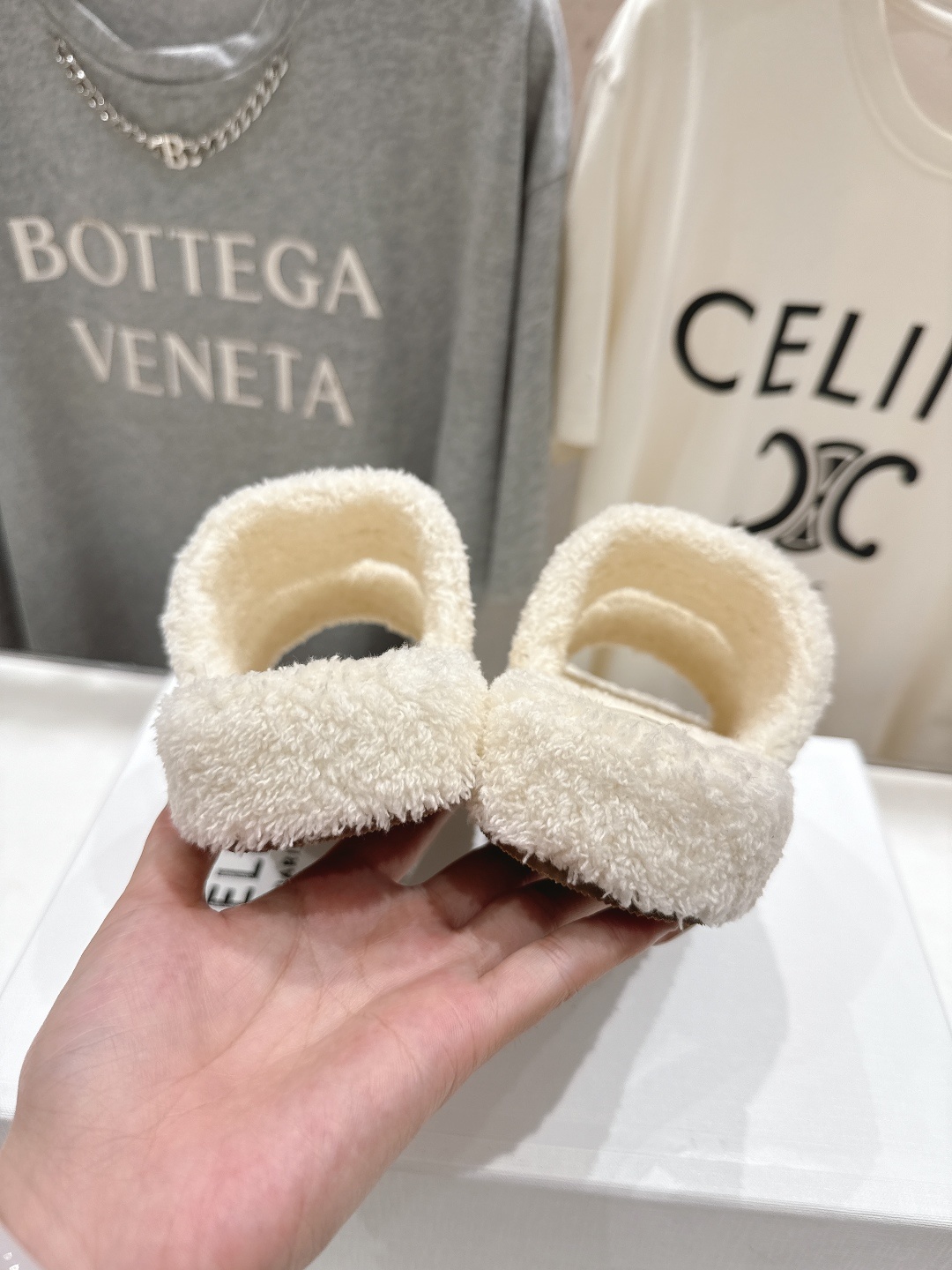 市场高版本 Celine/塞琳 2025ss新款居家保暖凯旋门毛毛拖鞋🐏🐏这一季的赛琳又让我重新爱了它一