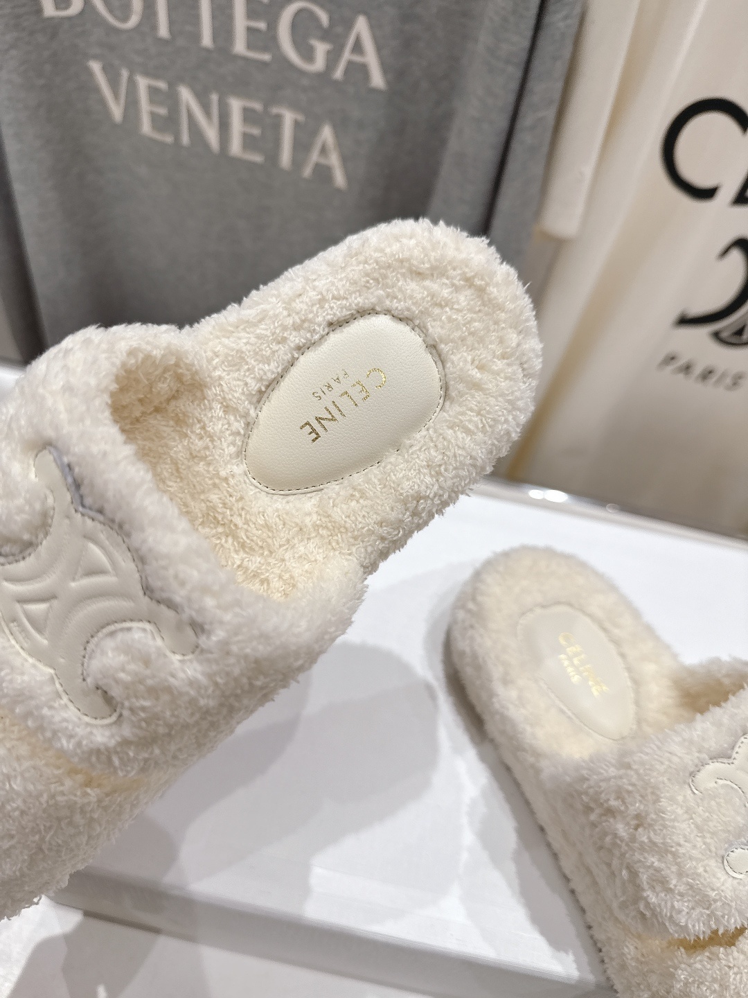 市场高版本 Celine/塞琳 2025ss新款居家保暖凯旋门毛毛拖鞋🐏🐏这一季的赛琳又让我重新爱了它一