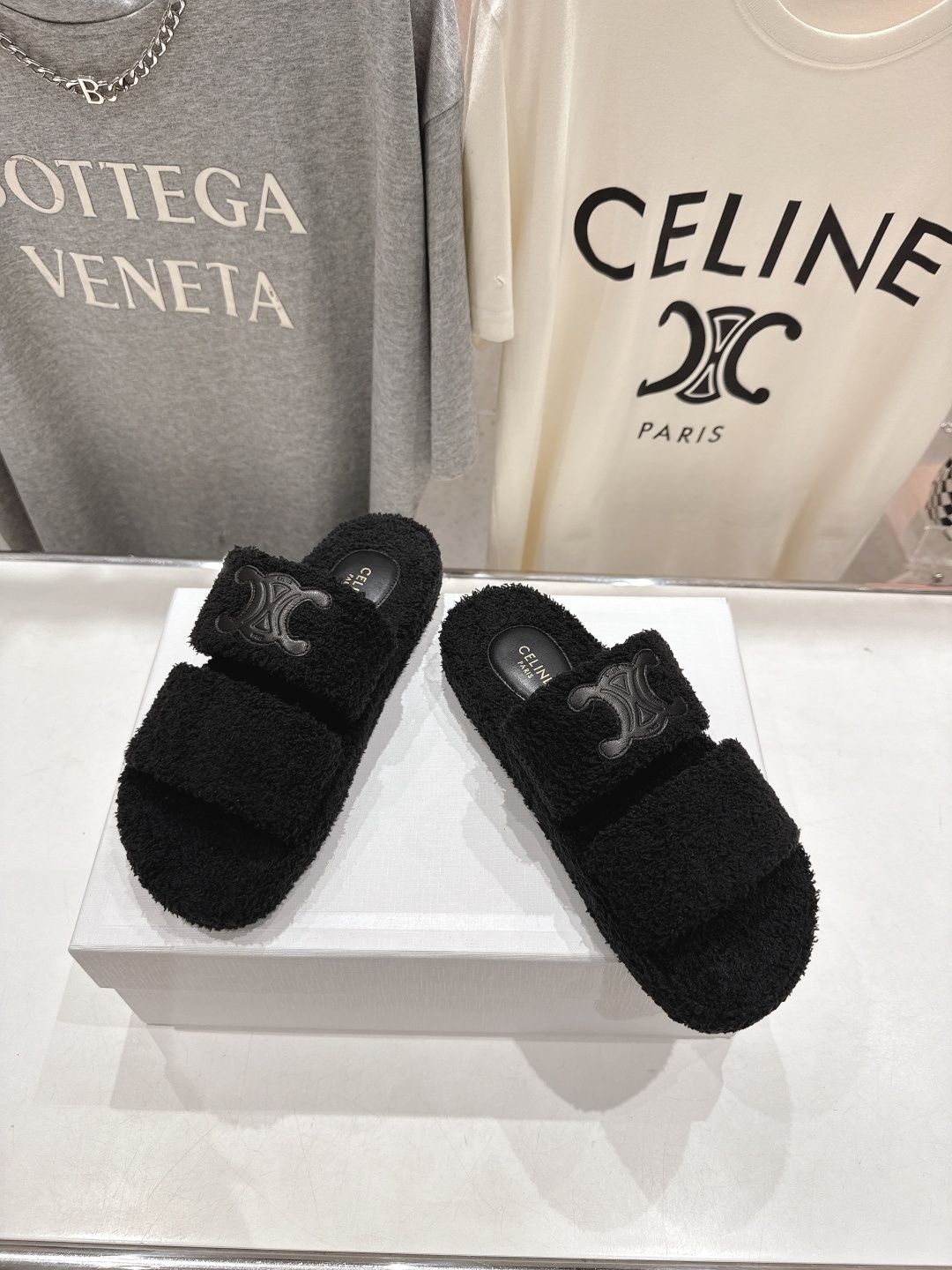 市场高版本 Celine/塞琳 2025ss新款居家保暖凯旋门毛毛拖鞋🐏🐏这一季的赛琳又让我重新爱了它一