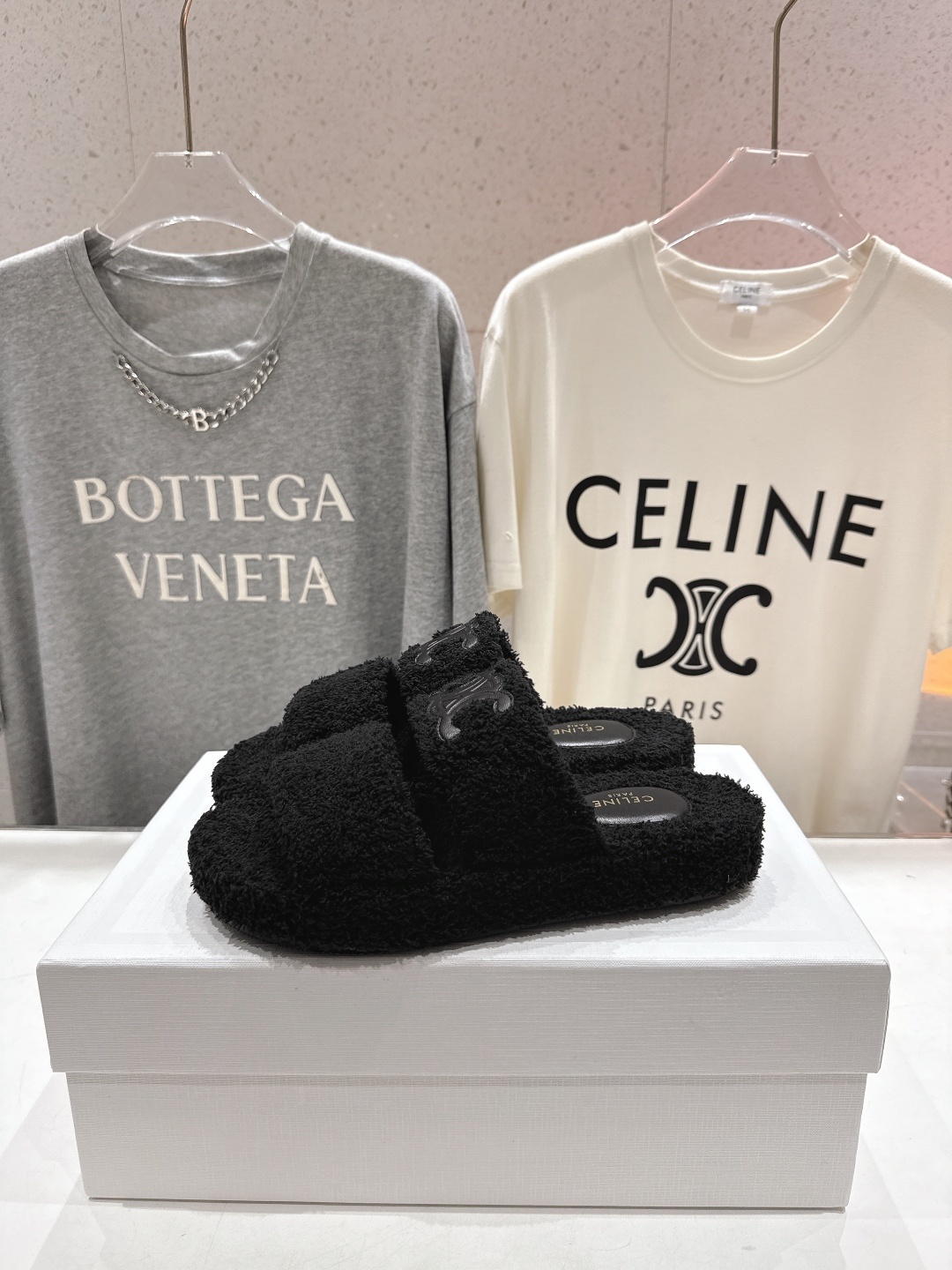 市场高版本 Celine/塞琳 2025ss新款居家保暖凯旋门毛毛拖鞋🐏🐏这一季的赛琳又让我重新爱了它一