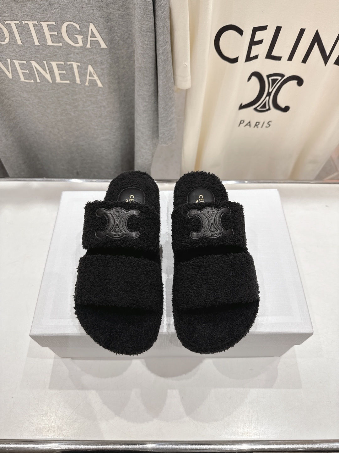 市场高版本 Celine/塞琳 2025ss新款居家保暖凯旋门毛毛拖鞋🐏🐏这一季的赛琳又让我重新爱了它一