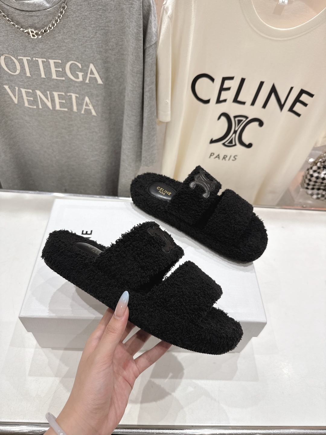 市场高版本 Celine/塞琳 2025ss新款居家保暖凯旋门毛毛拖鞋🐏🐏这一季的赛琳又让我重新爱了它一