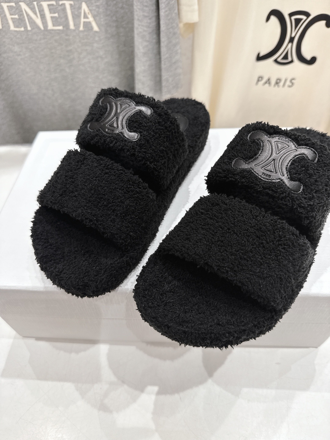 市场高版本 Celine/塞琳 2025ss新款居家保暖凯旋门毛毛拖鞋🐏🐏这一季的赛琳又让我重新爱了它一