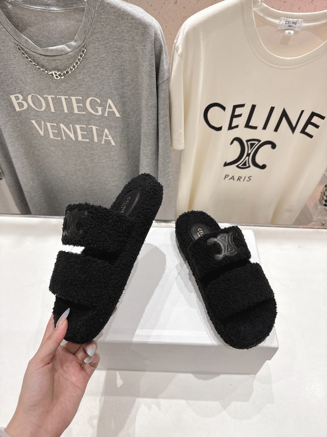 市场高版本 Celine/塞琳 2025ss新款居家保暖凯旋门毛毛拖鞋🐏🐏这一季的赛琳又让我重新爱了它一