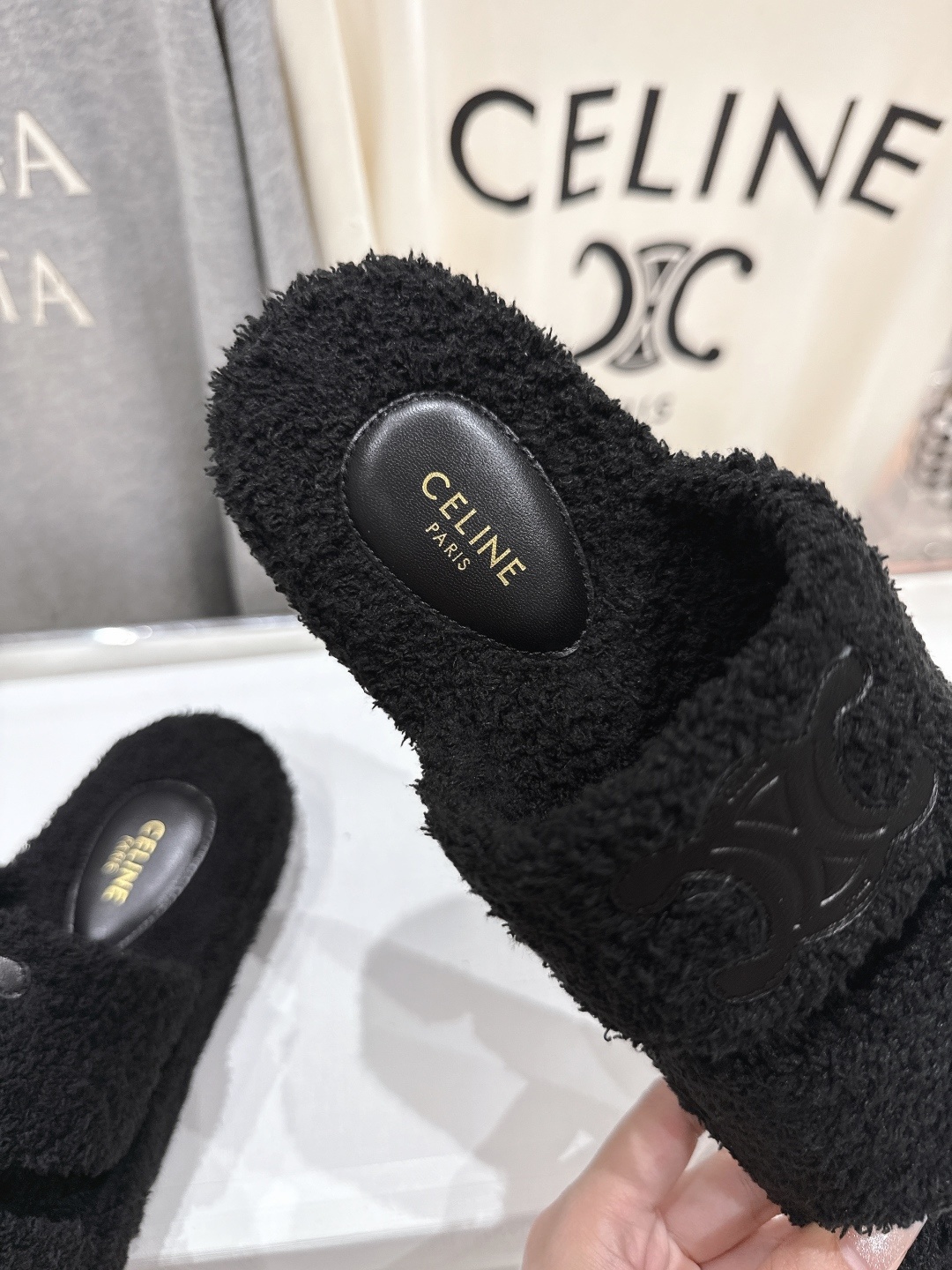 市场高版本 Celine/塞琳 2025ss新款居家保暖凯旋门毛毛拖鞋🐏🐏这一季的赛琳又让我重新爱了它一