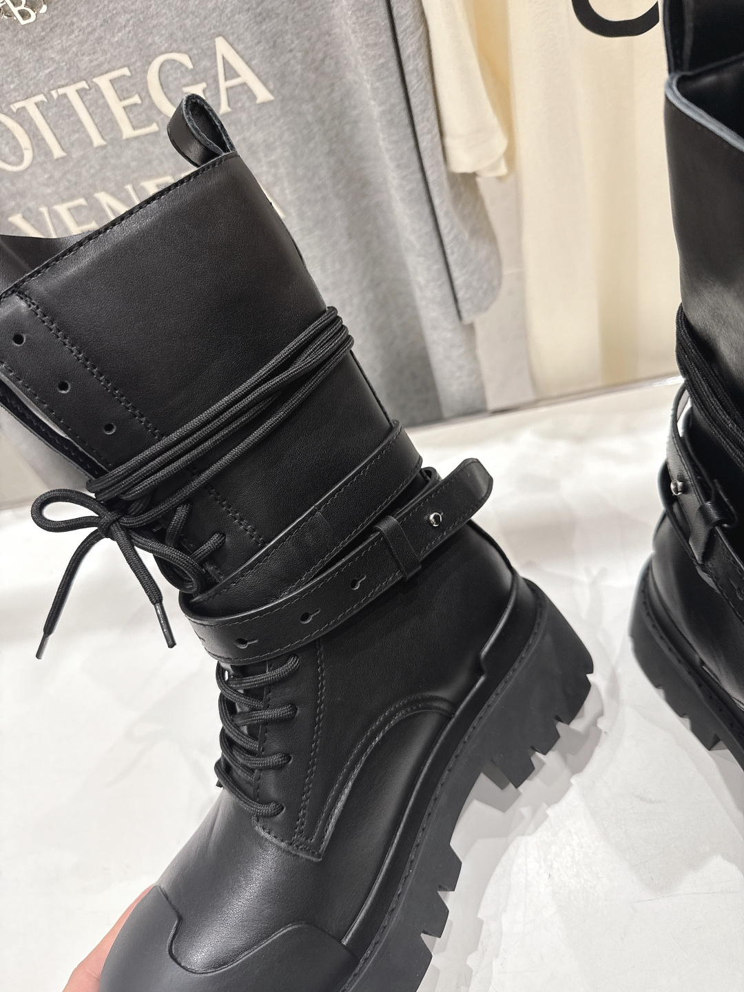 高版本出厂 🆕超🔥小众品牌DYMONLATRY 2025ss秋冬新款厚底工装靴马丁靴绑带中靴自带厚底增高