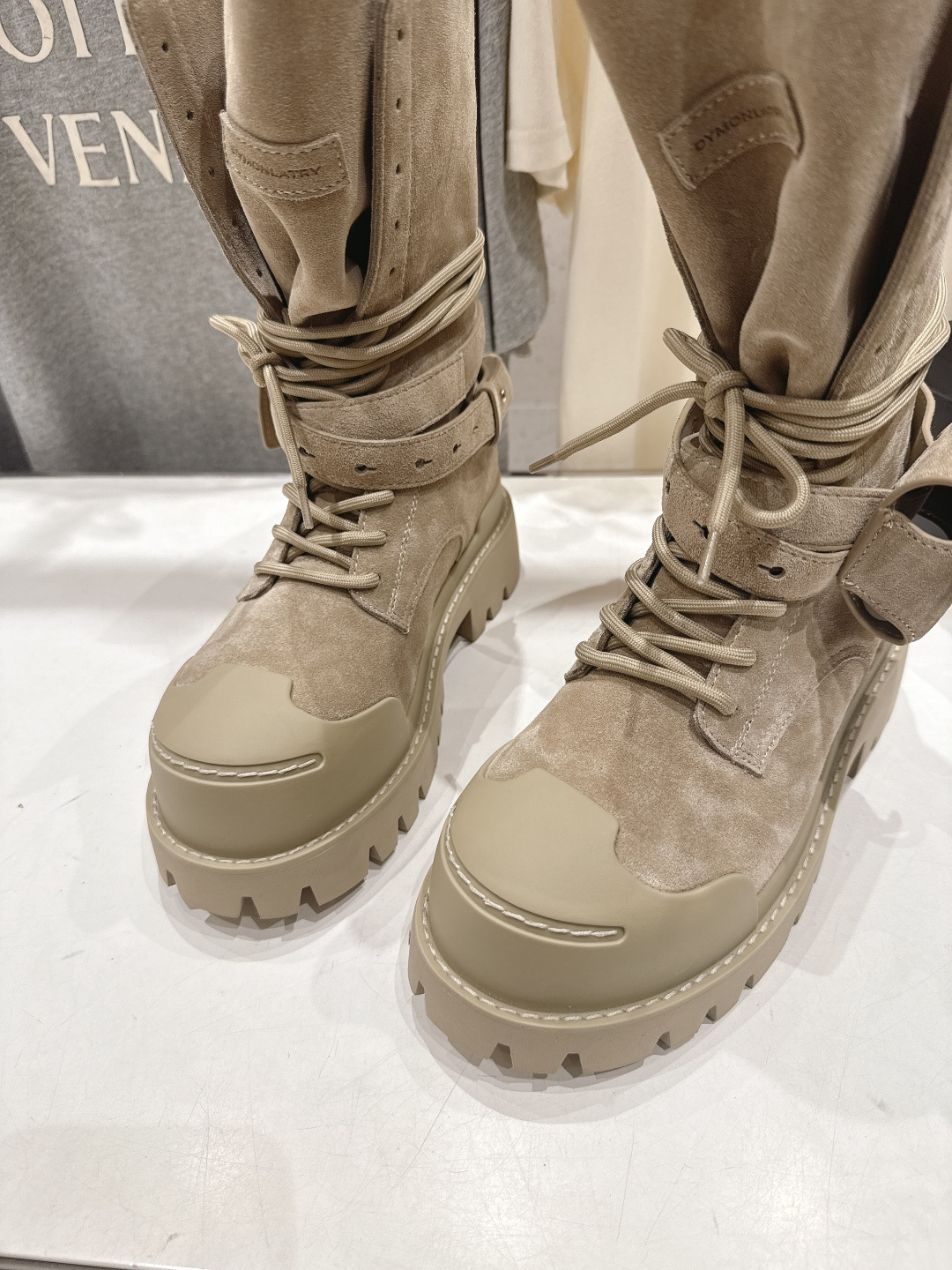 高版本出厂 🆕超🔥小众品牌DYMONLATRY 2025ss秋冬新款厚底工装靴马丁靴绑带中靴自带厚底增高