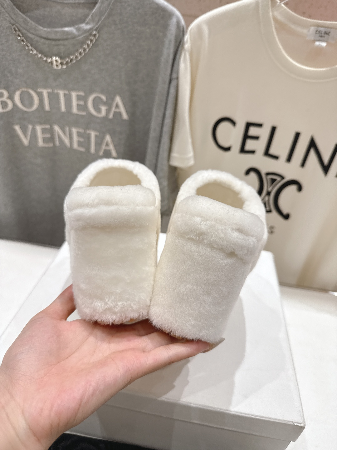 高版本出厂 Celine/塞琳 2025ss新款F030厚底坡跟半包羊毛拖鞋🐏，上脚非常舒适保暖这一季的