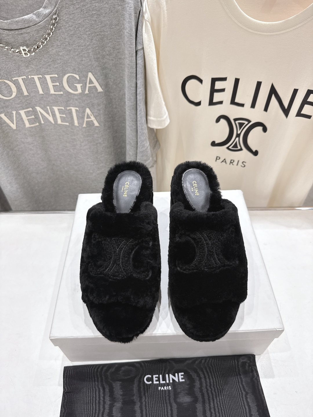 高版本出厂 Celine/塞琳 2025ss新款F030厚底坡跟半包羊毛拖鞋🐏，上脚非常舒适保暖这一季的