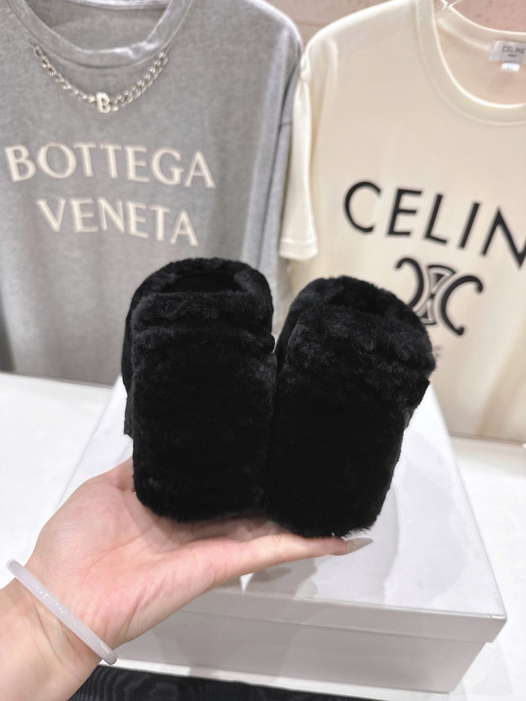 高版本出厂 Celine/塞琳 2025ss新款F030厚底坡跟半包羊毛拖鞋🐏，上脚非常舒适保暖这一季的