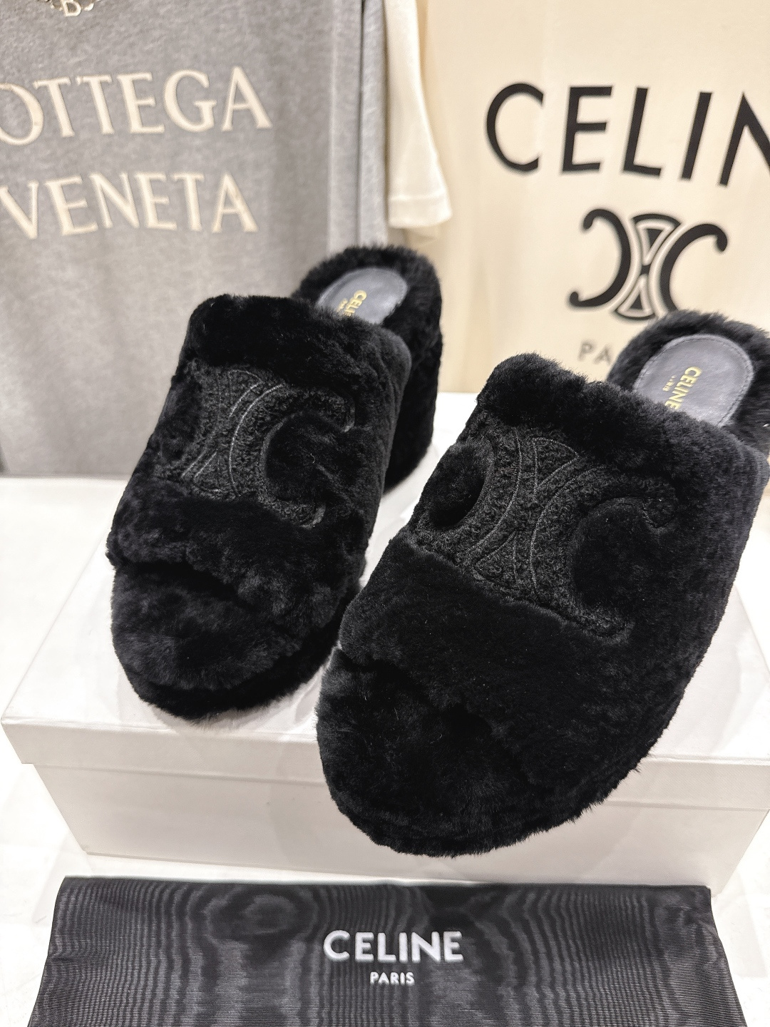 高版本出厂 Celine/塞琳 2025ss新款F030厚底坡跟半包羊毛拖鞋🐏，上脚非常舒适保暖这一季的