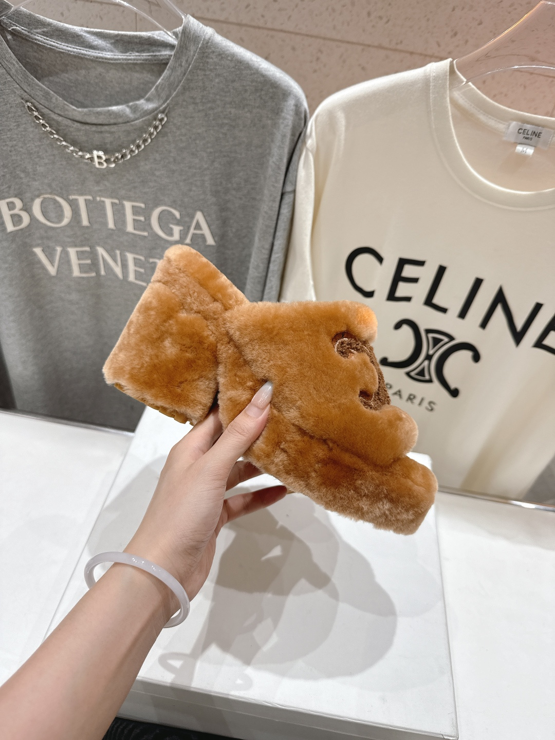 高版本出厂 Celine/塞琳 2025ss新款F030厚底坡跟半包羊毛拖鞋🐏，上脚非常舒适保暖这一季的
