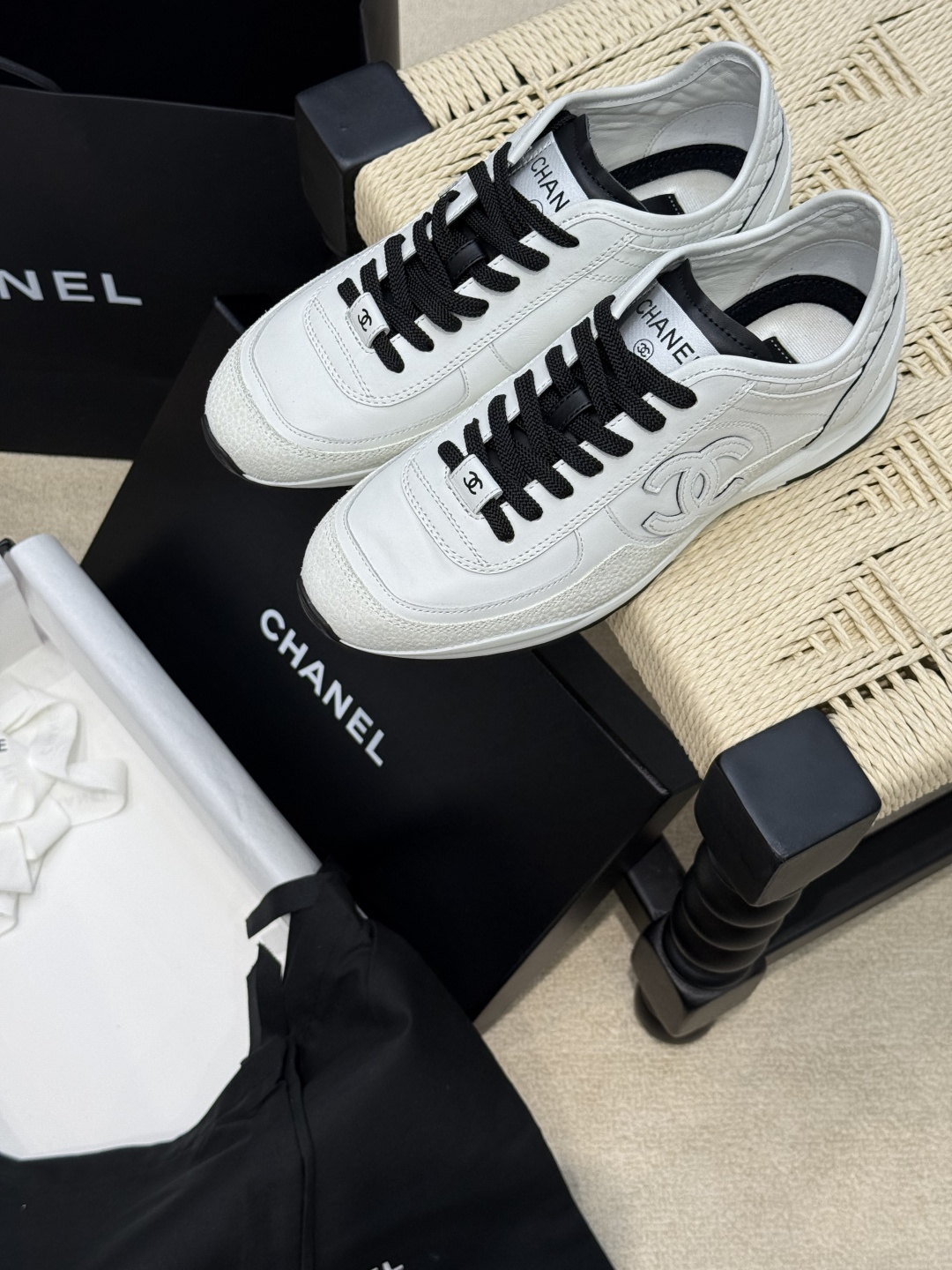 NO:405816,Chanel *Chanel's new German training sneakers. Classic panda color matching. Very delicate and beautiful. Very flat but very comfortable to wear. The effect of making your feet look thin. size35 36 37 38 39 40., Casual shoes/sports shoes, chanel, chanel, sneakers19860909Chanel *香奈儿新款德训运动鞋 经典的熊猫配色搭配 非常秀气好看 很平底但是穿起来特别的舒服 显脚瘦的效果 size35 36 37 38 39 40.,休闲鞋/运动鞋,chanel,chanel,sneakers,Women's Shoes