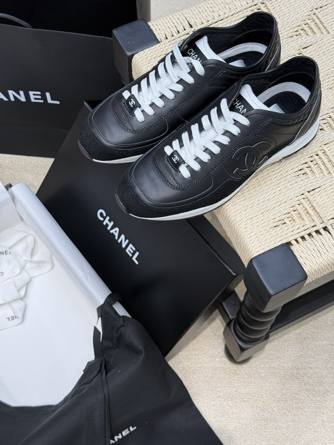 NO:405825,Chanel *Chanel's new German training sneakers. Classic panda color matching. Very delicate and beautiful. Very flat but very comfortable to wear. The effect of making your feet look thin. size35 36 37 38 39 40., Casual shoes/sports shoes, chanel, chanel, sneakers19860909Chanel *香奈儿新款德训运动鞋 经典的熊猫配色搭配 非常秀气好看 很平底但是穿起来特别的舒服 显脚瘦的效果 size35 36 37 38 39 40.,休闲鞋/运动鞋,chanel,chanel,sneakers,Women's Shoes