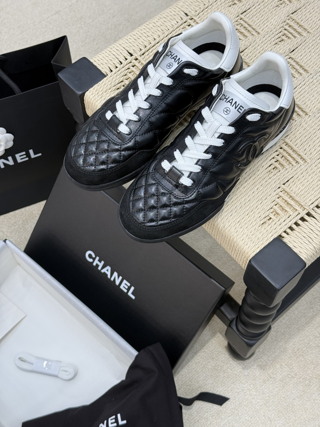 NO:254899,Chanel 24s new football shoes/tennis shoes. New style~ with logo design on the side~ High-gloss wax leather shows texture~ It is still a very popular style~ Casual shoes that match daily life~ Help you solve your daily troubles when going out~ Pure sheepskin is the selling point of this shoe~ Invincible foot feel~ The most wear formulas on the entire network, casual shoes/sports shoes, chanel, sneakers, sheepskin19860909Chanel 24s新款足球鞋/网球鞋 全新版型～侧面带logo设计～高光油蜡皮显质感～还是非常火爆的款式～日常生活通搭的休闲鞋～帮你解决每天的出门烦恼～纯羊皮是这款鞋的卖点～脚感无敌～全网最多穿搭公式,休闲鞋/运动鞋,chanel,sneakers,sheepskin,Women's Shoes