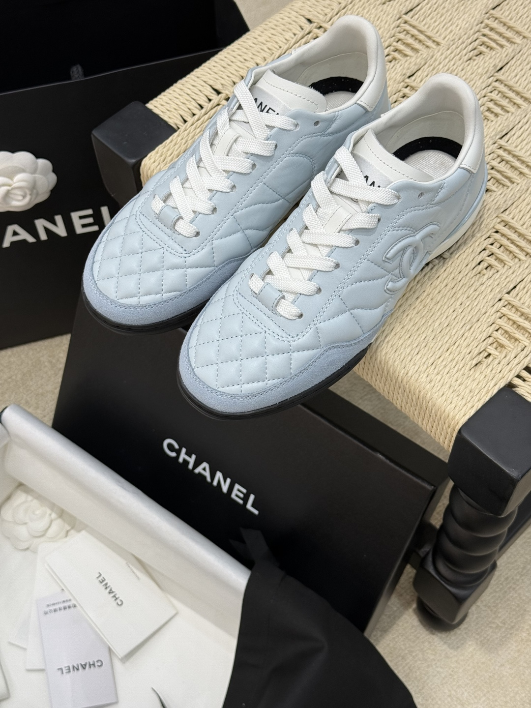 NO:254920,Chanel 25s new football shoes/tennis shoes. New style~ with logo design on the side~ High-gloss wax leather shows texture~ It is still a very popular style~ Casual shoes that match daily life~ Help you solve your daily troubles when going out~ Pure sheepskin is the selling point of this shoe~ Invincible foot feel~ The most wear formulas on the entire network, casual shoes/sports shoes, chanel, sneakers, sheepskin19860909Chanel 25s新款足球鞋/网球鞋 全新版型～侧面带logo设计～高光油蜡皮显质感～还是非常火爆的款式～日常生活通搭的休闲鞋～帮你解决每天的出门烦恼～纯羊皮是这款鞋的卖点～脚感无敌～全网最多穿搭公式,休闲鞋/运动鞋,chanel,sneakers,sheepskin,Women's Shoes