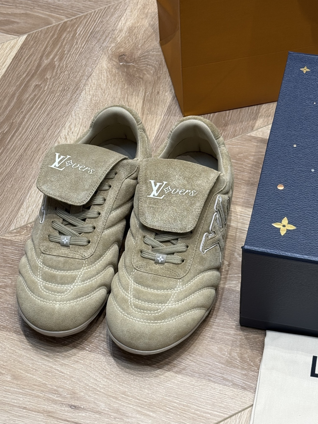 NO:482103,Louis Vuitton donkey brand football shoes Wang Jiaer's fashionable items women's size 35 36 37 38 39 40 men's size 40 41 42 43 44, casual shoes/sports shoes, louis vuitton, louis vuitton, sneakers19860909Louis Vuitton 驴牌足球鞋 王嘉尔同款时髦单品 女码35 36 37 38 39 40 男码40 41 42 43 44,休闲鞋/运动鞋,louis vuitton,louis vuitton,sneakers,Women's Shoes
