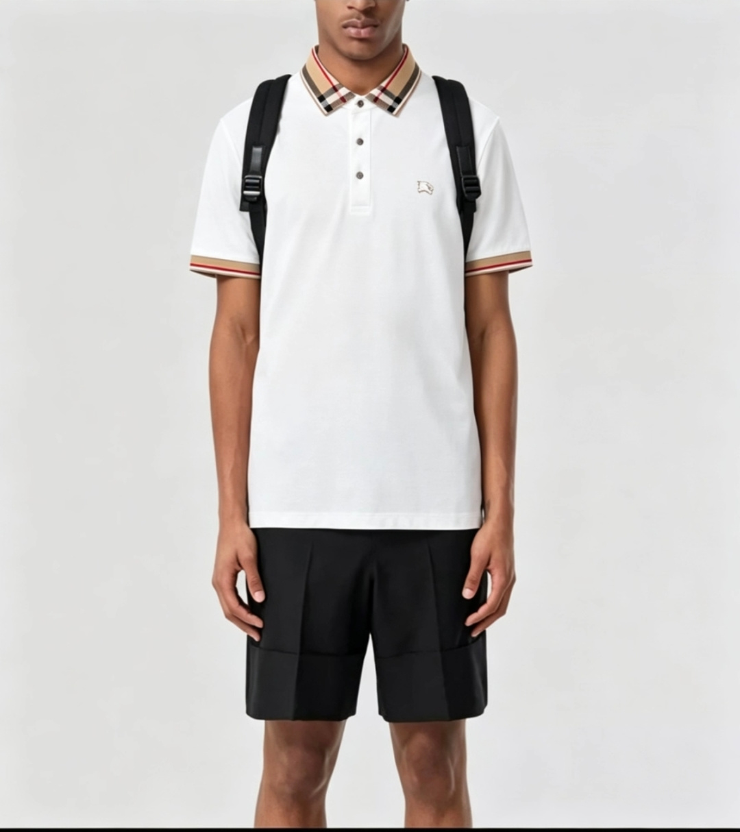 NO:837338,Burberry 2026ss summer counter new men's lapel polo shirt!  The ceiling-level business men's style of high-end men's clothing!  Simple and fashionable yet elegant, it looks great when worn alone, and quality control/details control can be taken away with your eyes closed. It is low-key, luxurious and connotative!  The custom-woven mesh pique cotton fabric supplied by the customer is carefully made. The mesh texture is evenly arranged on the surface of the fabric. It has excellent breathability and heat dissipation and perspiration. The upper body comfort is completely better than ordinary single-sided jersey tissue!  The classic brand LOGO on the chest is made with top-notch craftsmanship. The LOGO is three-dimensional, clear and full, and has extraordinary texture. Whether it is worn as an inner layer or worn alone, it is a classic product!  The exquisite tailoring process, every detail is handled very standard and delicately, which cannot be compared with other low-end products on the market. It is a must-have basic and versatile Polo shirt for men!  ……………………………………………………………… SizeM-XXXXL,,burberry,19860909巴宝莉 2026ss夏季专柜新款男士翻领Polo衫！高端男装的天花板级别的商务男款！简约时尚大气不失优雅,单穿内搭体面过人,品质控/细节控的闭眼带走,低调又奢华有内涵！客供定织网眼珠地棉布精心制成,面料表面排列均匀整齐的网眼纹理,透气性和散热排汗性极佳,上身舒适程度完全优于普通单面汗布组织！胸前经典的品牌LOGO标识,采用顶级工艺打造,LOGO立体清晰饱满,质感非凡的特质,无论是内搭还是单穿都是一款经典领域的产品！精妙绝伦的裁剪工艺,每一个细节处理的非常标准细腻,非市面一般LOW货可以媲美的,男士必入基础百搭款Polo衫推荐！…………………………………………………… SizeM-XXXXL,,burberry,,Men's clothing