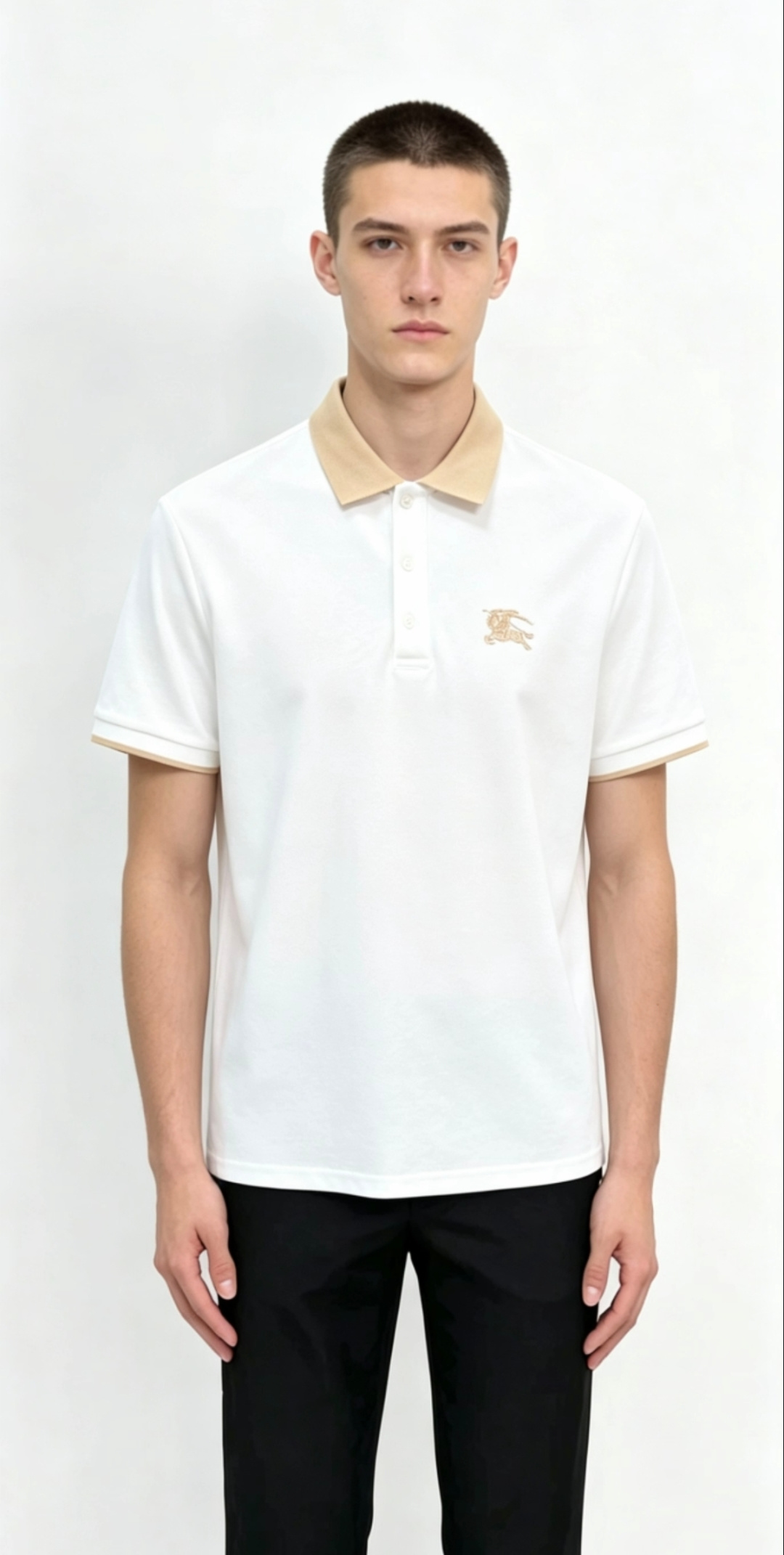 NO:837295,Burberry 2026ss summer counter new men's lapel polo shirt!  The ceiling-level business men's style of high-end men's clothing!  Simple and fashionable yet elegant, it looks great when worn alone, and quality control/details control can be taken away with your eyes closed. It is low-key, luxurious and connotative!  The custom-woven mesh pique cotton fabric supplied by the customer is carefully made. The mesh texture is evenly arranged on the surface of the fabric. It has excellent breathability and heat dissipation and perspiration. The upper body comfort is completely better than ordinary single-sided jersey tissue!  The classic brand LOGO on the chest is made with top-notch craftsmanship. The LOGO is three-dimensional, clear and full, and has extraordinary texture. Whether it is worn as an inner layer or worn alone, it is a classic product!  The exquisite tailoring process, every detail is handled very standard and delicately, which cannot be compared with other low-end products on the market. It is a must-have basic and versatile Polo shirt for men!  ……………………………………………………………… SizeM-XXXL,,burberry,19860909巴宝莉 2026ss夏季专柜新款男士翻领Polo衫！高端男装的天花板级别的商务男款！简约时尚大气不失优雅,单穿内搭体面过人,品质控/细节控的闭眼带走,低调又奢华有内涵！客供定织网眼珠地棉布精心制成,面料表面排列均匀整齐的网眼纹理,透气性和散热排汗性极佳,上身舒适程度完全优于普通单面汗布组织！胸前经典的品牌LOGO标识,采用顶级工艺打造,LOGO立体清晰饱满,质感非凡的特质,无论是内搭还是单穿都是一款经典领域的产品！精妙绝伦的裁剪工艺,每一个细节处理的非常标准细腻,非市面一般LOW货可以媲美的,男士必入基础百搭款Polo衫推荐！…………………………………………………… SizeM-XXXL,,burberry,,Men's clothing