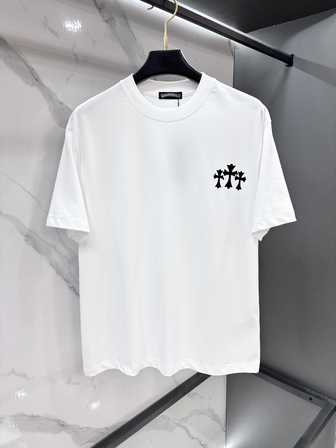 NO:846926,Chrome Hearts 2026 summer new and latest short-sleeved T-shirt, available at the same time, original order, stylish imported original technical fabrics, comfortable and breathable upper body, original customized hardware accessories, handsome and stylish upper body, complete three standards, recommended style, extremely high grade…………………………………………………… SizeS-XXL,, chrome hearts, T-shirt, tees, t-shirt,19860909克罗心 2026夏季新款最新品短袖T恤,同步有售,原单狠货,时尚进口原版科技面料,上身舒适透气,原版定制五金辅料,上身帅气有型,三标齐全,推荐款,档次极高…………………………………………………… SizeS-XXL,,chrome hearts,T-shirt,tees，t-shirt,,Men's clothing