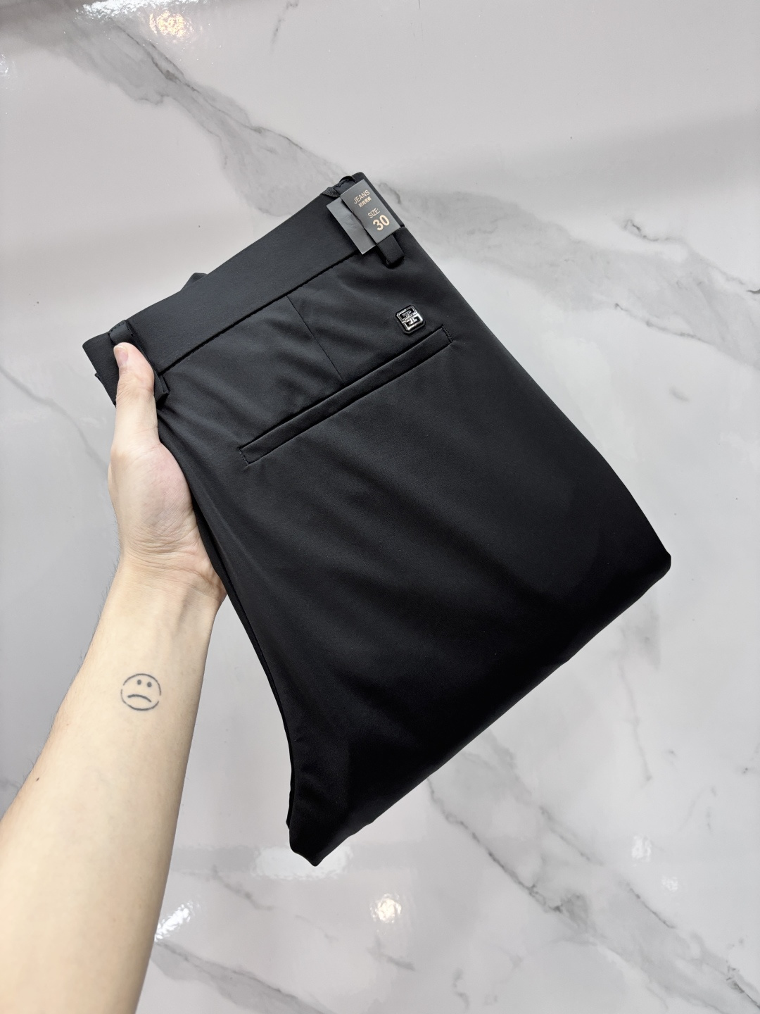 NO:855334,Givenchy's best-selling new casual trousers in the counter, top-end shipments, truly top-notch OEM factories with strict processes, suitable for various high-end gathering places, and can also be worn with casual jackets, professional development and research for 3 months, perfect fit!  Super comfortable, business fashion style!  ……………………………………………………………… Size29-38,,givenchy,jackets & coats,19860909纪梵希 专柜热销新款休闲西裤,顶级高端出货,真正顶级代加工厂严格工序,适合出示各种聚会高级场所,亦可休闲外套搭穿,专业开发研究3个月调制,版型上身绝对！舒适度超高 商务时尚款 ！…………………………………………………… Size29-38,,givenchy,jackets & coats,,Men's clothing