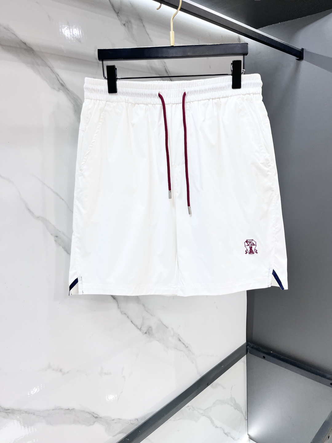 NO:875082,BC summer's new quick-drying outdoor casual shorts scimitar pants, quick-drying minimalist style outdoor casual three-point beach shorts, classic and versatile and never go out of style, a must-have and versatile item for summer travel  The fabric uses 4.2 ounces per square foot and is made of lightweight, quick-drying SUPPLEX regenerated nylon. It has a DWR (durable water-repellent) coating and is dyed in the same vat as the larger body fabrics with zero color difference, allowing you to stay fresh and comfortable in the hot summer. It has an elastic waistband, and it is very light and durable, quick-drying and water-repellent, which is really good.  They look good and are easy to wear! The colors of these shorts are really rich! Whether on the beach, river, mountainous area, or on the streets of the city, they can meet your needs. You can match it with shirts and sneakers to the park or outdoor camping, or you can directly wear slippers and T-shirts to go swimming at the beach, play by the river, and enjoy the fun of outdoor travel!  Exquisite workmanship, perfect details, complete three standards, …………………………………………… SizeM-XXXL,, sneakers, slippers, shorts, shirts, tees, t-shirt,19860909BC 夏季新款速干户外休闲短裤弯刀裤,速干极简风格户外休闲五分沙滩裤,经典百搭永不过时,夏季出行穿搭必备百搭单品 面料采用4.2盎司/平方英尺,由轻量速干SUPPLEX再生尼龙制成,具有DWR(耐用防水)涂层,与大身面料同缸共染零色差,让你在炎热的夏季也能保持清爽舒适,松紧腰带,而且它非常轻盈耐用,速干防泼水,真的非常好看又好穿!这款短裤颜色真的超丰富!无论是在海滩、河流、山区,还是在城市街头,都能满足你的需求.你可以搭配它的衬衫、运动鞋去公园、户外露营,可以直接穿着拖鞋和T恤去海滩游泳、在河边玩耍,尽情享受户外旅行的乐趣！做工精致,细节完美,三标齐全, ………………………………………………… SizeM-XXXL,,sneakers,slippers,shorts,shirts,tees，t-shirt,,Men's clothing