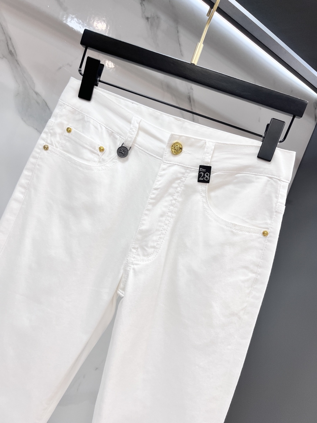 巴宝莉 2026SS 秋冬新品重工休闲牛仔裤👖，进口优质水洗弹力面料，上身舒适透气有弹力，客供五金辅料装