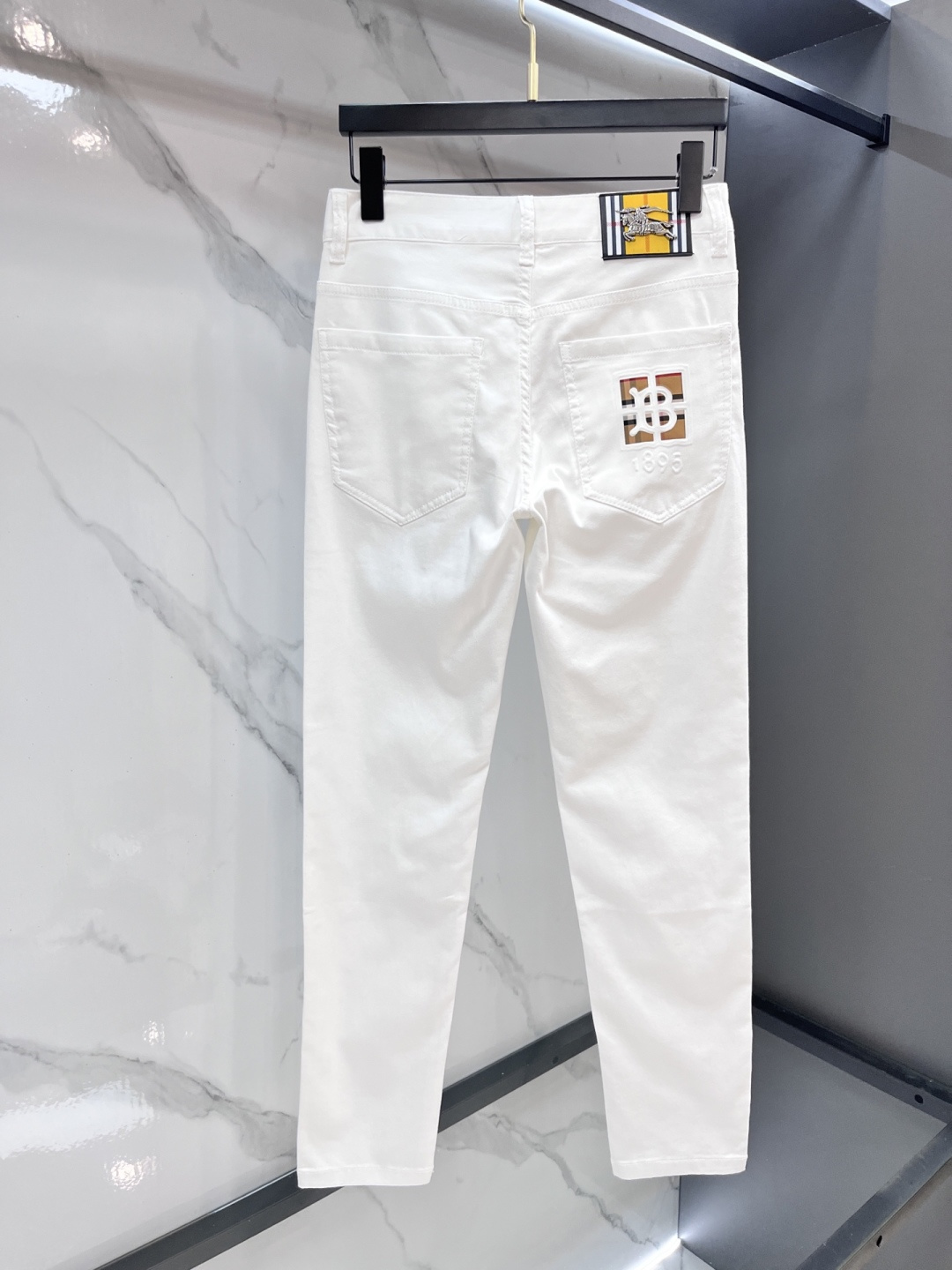 巴宝莉 2026SS 秋冬新品重工休闲牛仔裤👖，进口优质水洗弹力面料，上身舒适透气有弹力，客供五金辅料装