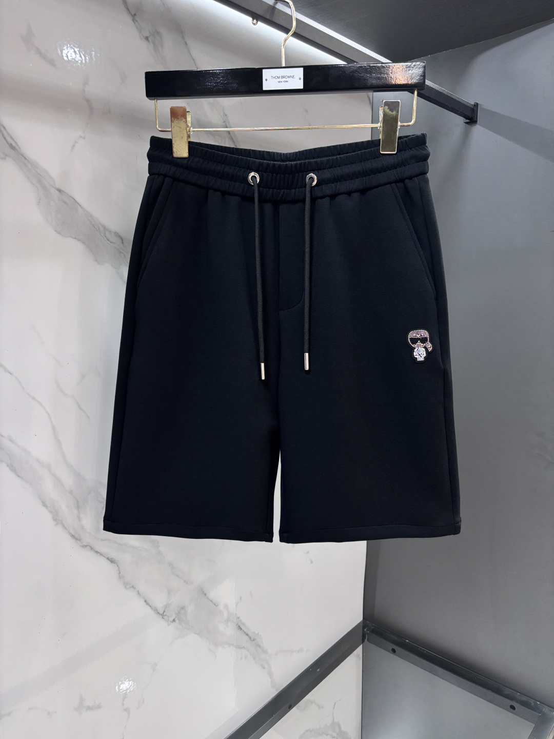 NO:860295,Fendi 2026 spring and summer new casual shorts!  On sale simultaneously on the official website. Customized brand classic LOGO, customized fabrics, extremely comfortable, strong touch. Highly recognizable, perfect appearance and craftsmanship!  ……………………………………………………………… SizeM-XXXL,,fendi,shorts,19860909芬迪 2026春夏新款休闲短裤！官网同步发售.定制品牌经典LOGO,定制面料,舒适度极好,手触感强烈.辨识度极高,完美品相工艺！…………………………………………………… SizeM-XXXL,,fendi,shorts,,Men's clothing