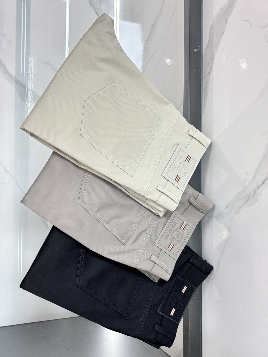 NO:875099,Burberry's best-selling new casual trousers at the counter, top-end shipments, truly top-notch processing factories with strict processes, suitable for various high-end gathering places, and can also be worn with casual jackets, professional development and research for 3 months, perfect fit!  Super comfortable, business fashion style!  ……………………………………………………………… Size30-38,,burberry,jackets & coats,19860909巴宝莉 专柜热销新款休闲西裤,顶级高端出货,真正顶级代加工厂严格工序,适合出示各种聚会高级场所,亦可休闲外套搭穿,专业开发研究3个月调制,版型上身绝对！舒适度超高 商务时尚款 ！…………………………………………………… Size30-38,,burberry,jackets & coats,,Men's clothing