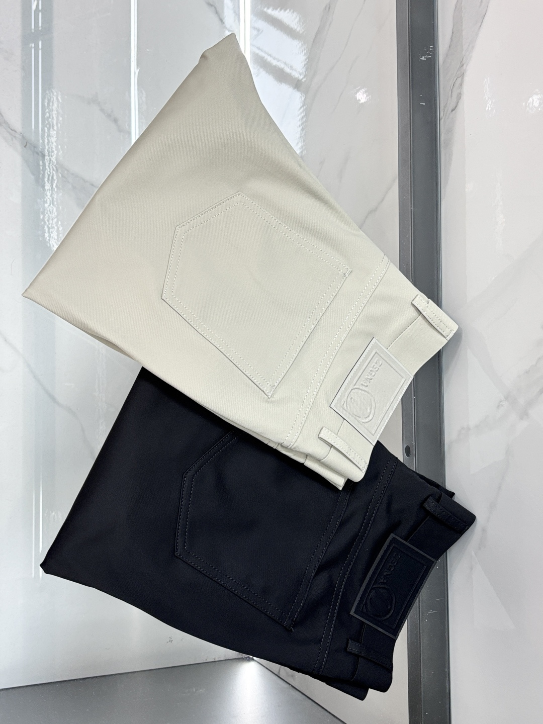 NO:875104,Ermenegildo Zegna's best-selling new casual trousers at the counter, top-end high-end shipments, truly top-notch OEM factories with strict processes, suitable for various high-end gathering places, and can also be worn with casual jackets, professional development and research for 3 months, perfect fit!  Super comfortable, business fashion style!  ……………………………………………………………… Size30-38,,zegna,jackets & coats,19860909杰尼亚 专柜热销新款休闲西裤,顶级高端出货,真正顶级代加工厂严格工序,适合出示各种聚会高级场所,亦可休闲外套搭穿,专业开发研究3个月调制,版型上身绝对！舒适度超高 商务时尚款 ！…………………………………………………… Size30-38,,zegna,jackets & coats,,Men's clothing