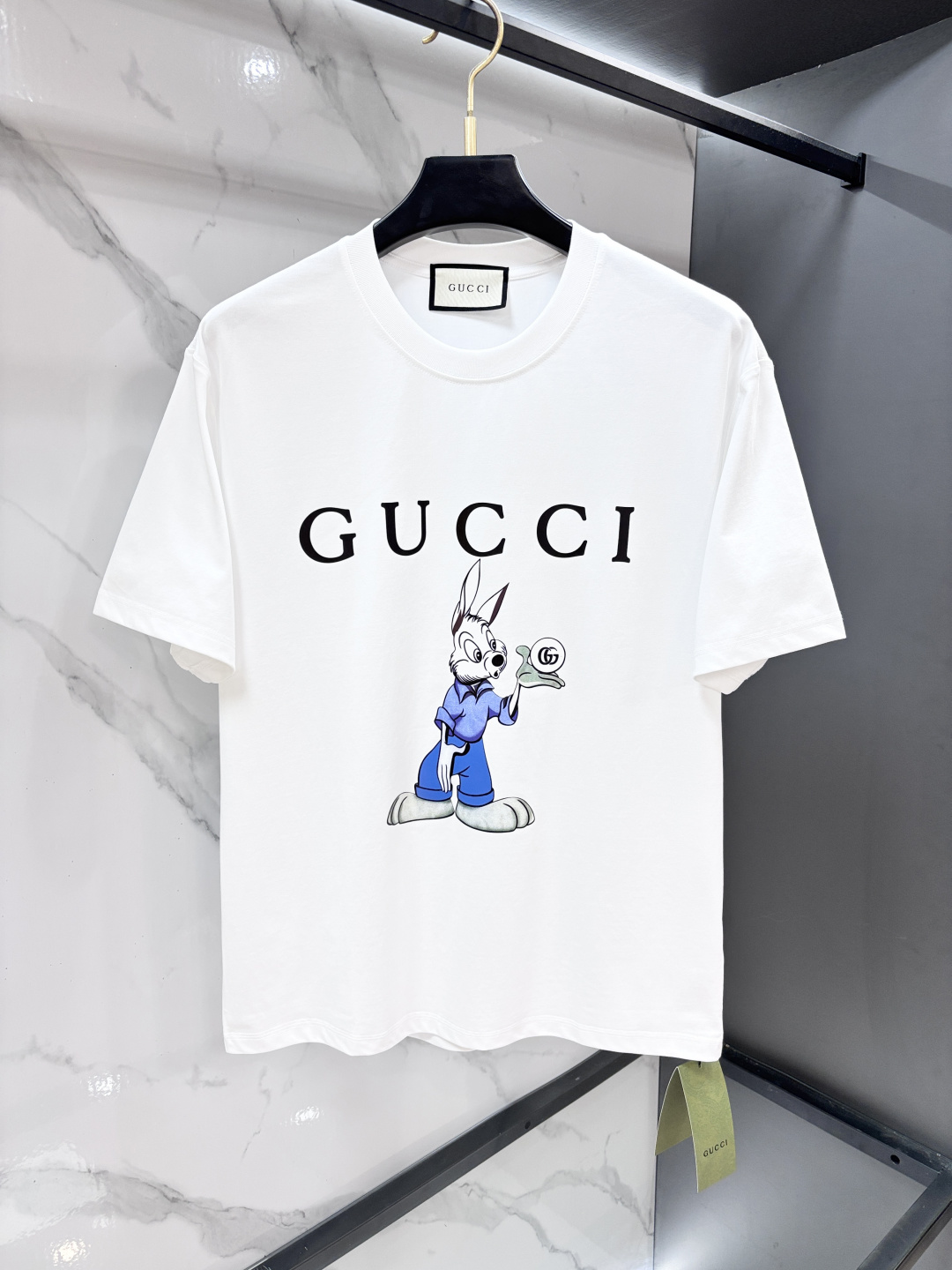 NO:875155,Gucci 26SS new spring and summer short sleeves. The highest version is customized with high-end pure cotton fabrics. Simple and fashionable style, the color is super beautiful!  Classic logo design, simple and elegant style!  Full of high-end sense, can be worn in all seasons. Simple European style, simple and elegant, fashionable and versatile!  ……………………………………………………………… SizeS-XXL,,gucci,T-shirt,19860909Gucci 26SS新款春夏短袖 最高版本客供定制高端纯棉面料 简单时尚款,配色超级好看！经典logo的设计 简单大方的款式！满满的高级感,四季可穿.简欧风格,简洁大气时尚百搭！…………………………………………………… SizeS-XXL,,gucci,T-shirt,,Men's clothing