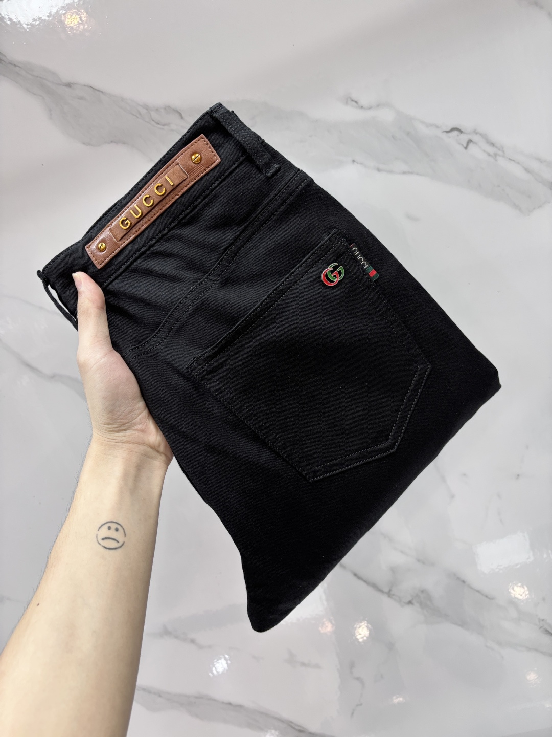 NO:917386,Gucci high-end customization, 2026 early autumn latest jeans, simultaneous sale at the counter, original customization, customer-supplied hardware accessories, original order quality, imported solid color denim elastic fabric, heavy washing, fine workmanship and fine routing, excellent upper body!  The preferred items are complete in three sizes.……………………………………………… Size29-38,,gucci,jeans,19860909Gucci 高端定制、2026早秋最新款牛仔裤 柜台同步发售 原版定制 客供五金辅料 原单品质 进口固色牛仔弹力面料 重工洗水 做工走线精细 上身绝佳！优选单品 三标齐全.…………………………………………………… Size29-38,,gucci,jeans,,Men's clothing