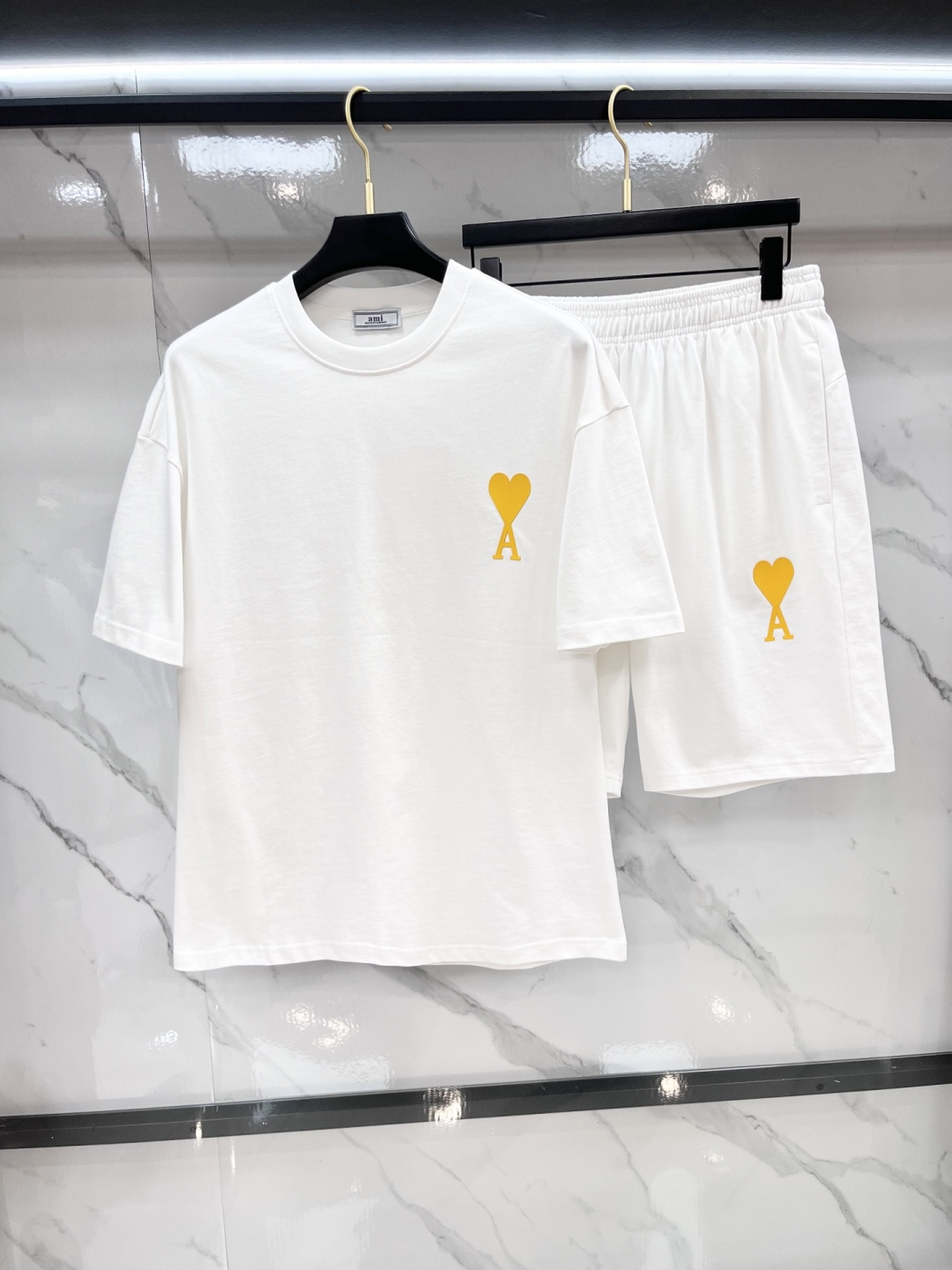 NO:909900,Ami's 2026 latest fashionable casual suit is made of top-quality original fabrics. It is comfortable to wear, has very good hygroscopicity and breathability, and has super high color fastness!  It’s a great item whether worn inside or outside!  ……………………………………………………………… SizeM-XXL,,19860909Ami 2026最新品时尚休闲套装,顶级原版面料打造,穿着舒适,吸湿性透气性都非常良好,色牢度超高！无论内搭还是外穿都非常出彩单品！…………………………………………………… SizeM-XXL,,,Men's clothing