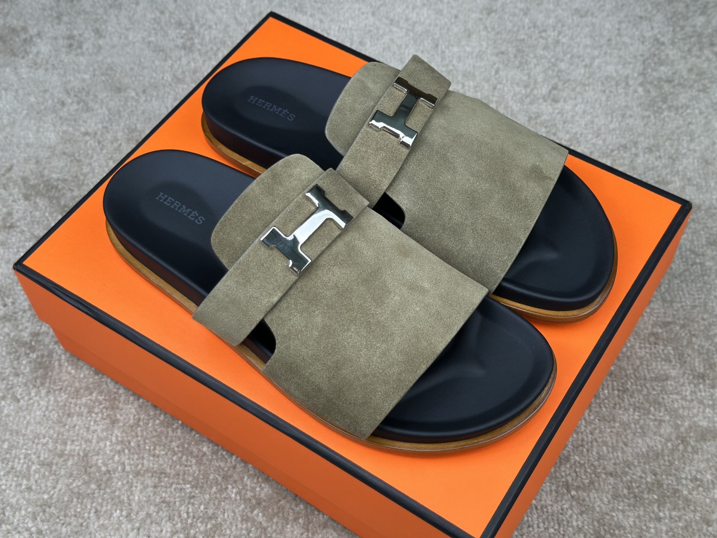 Hermès Sandal: Leather Upper, Iconic 'H' Cutout, Comfortable Slide – Sizes 38-47 3 cmp i1741973884797 7655 0 1