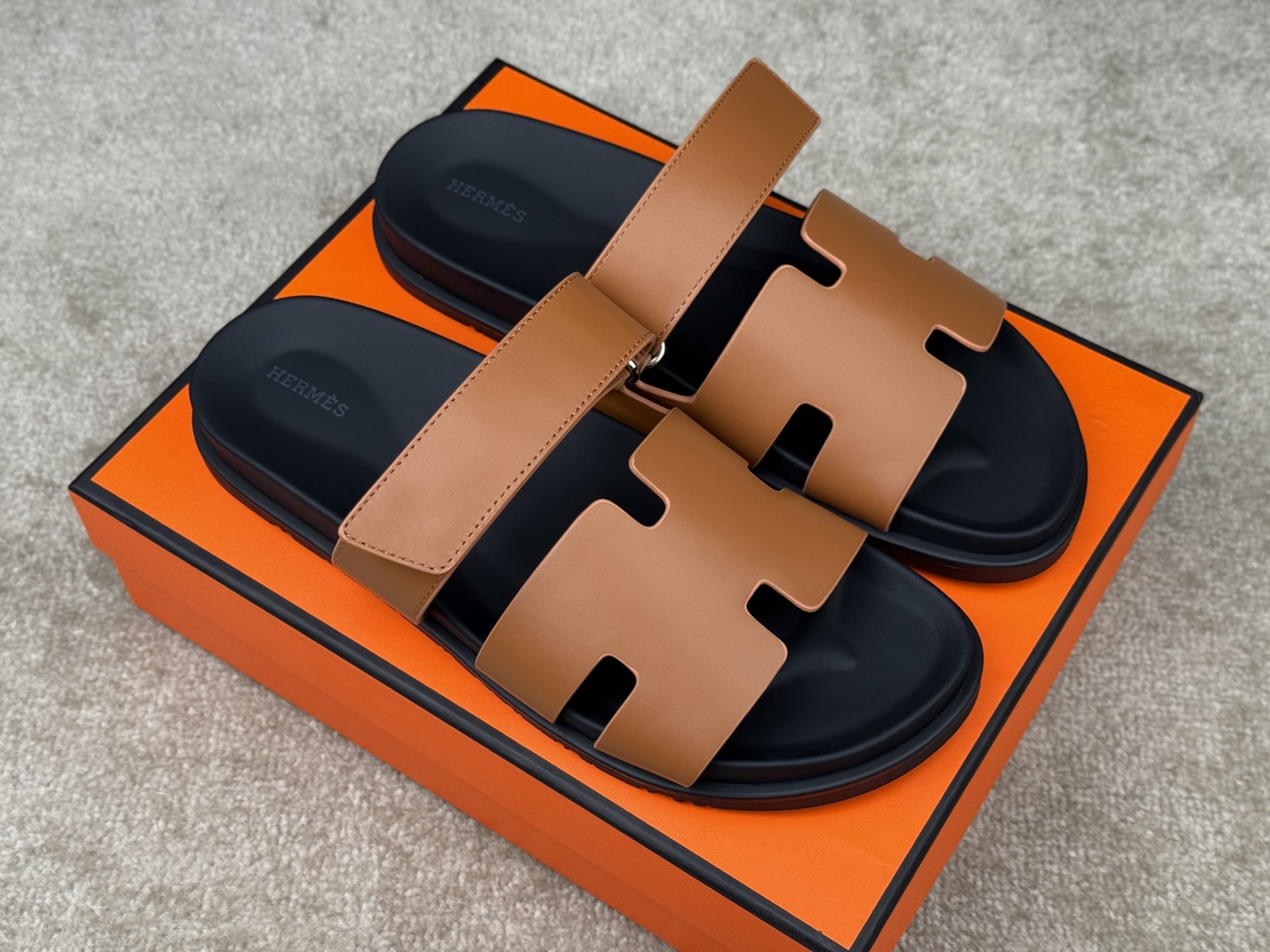 Hermes Chypre Sandal Top Layer Cowhide Full Shoe Packaging Size 36--47 3 cmp i1746555050447 8193 0 1