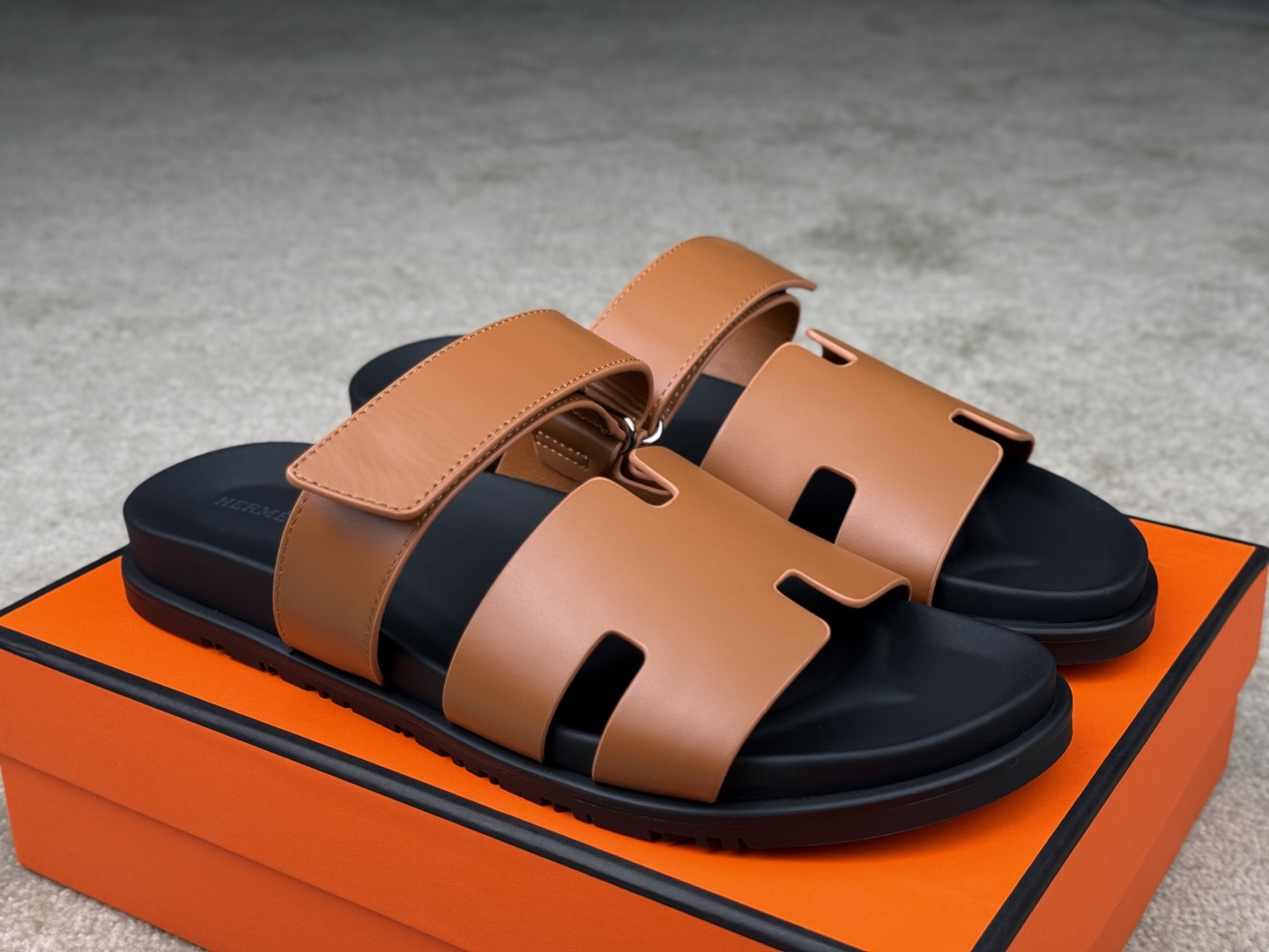Hermes Chypre Sandal Top Layer Cowhide Full Shoe Packaging Size 36--47 2 cmp i1746555057129 5088 0 0