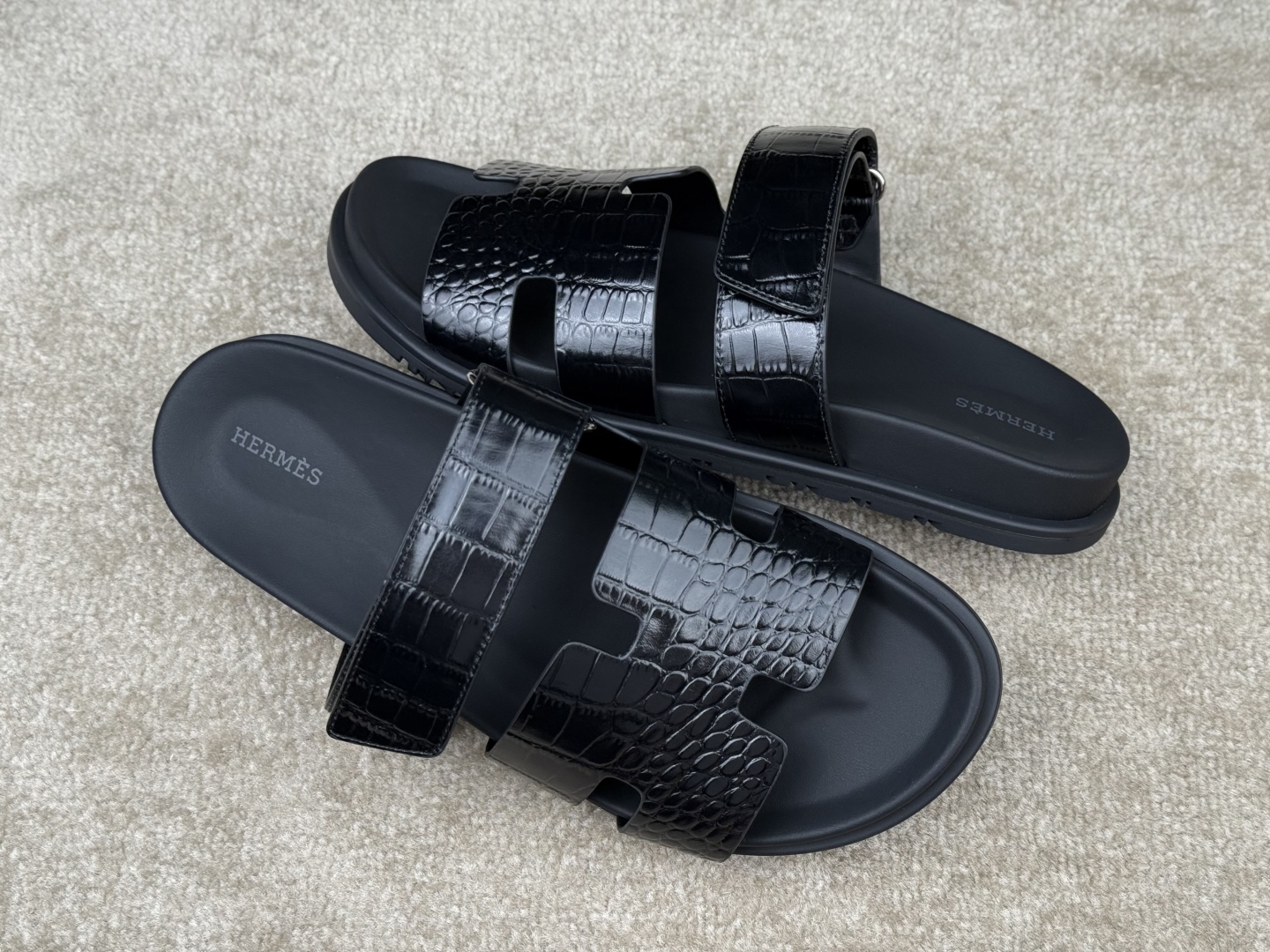 Hermès Chypre Sandal: Black Leather, Adjustable Straps, and Comfortable Fit 7 cmp i1746555273940 7640 0 5