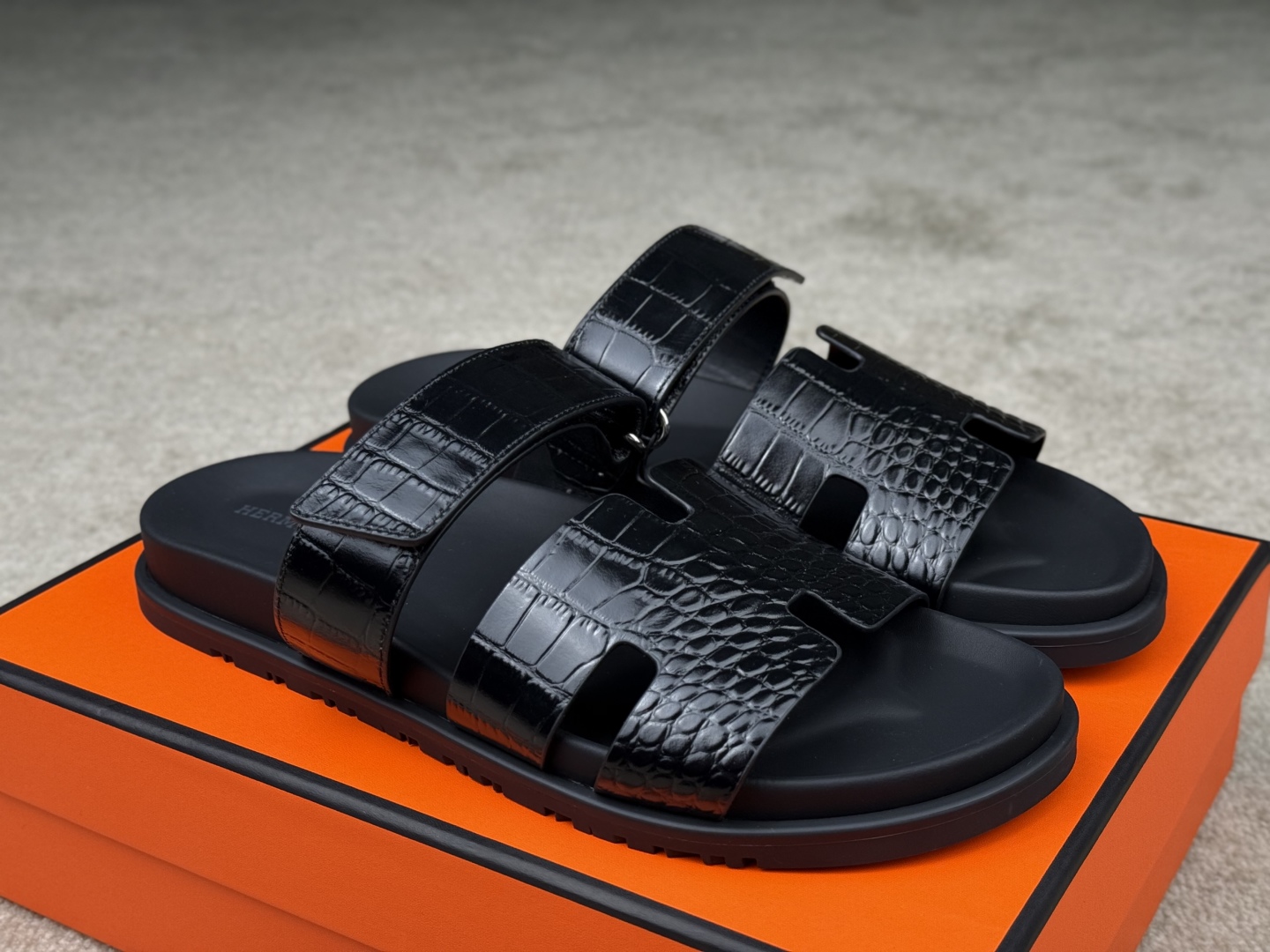 Hermès Chypre Sandal: Black Leather, Adjustable Straps, and Comfortable Fit 2 cmp i1746555280607 3968 0 0