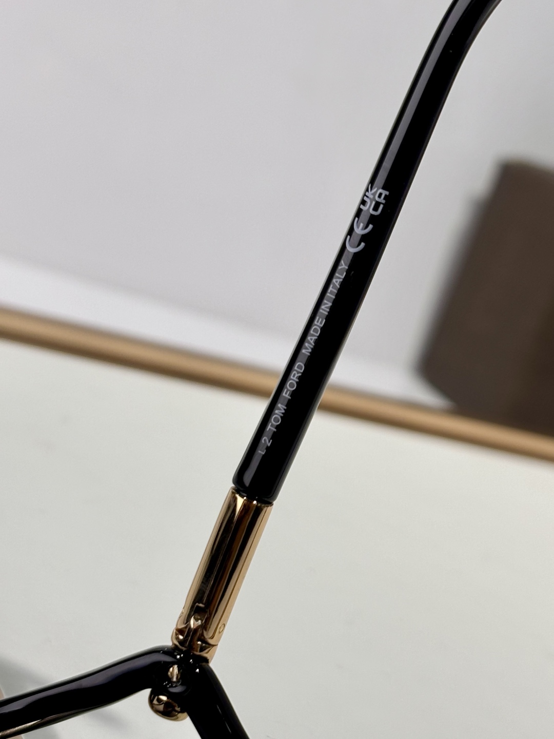  TOMFORD 
MODFT1089
SOLANGE
Size60-17-120
TF家别致的框型设计
