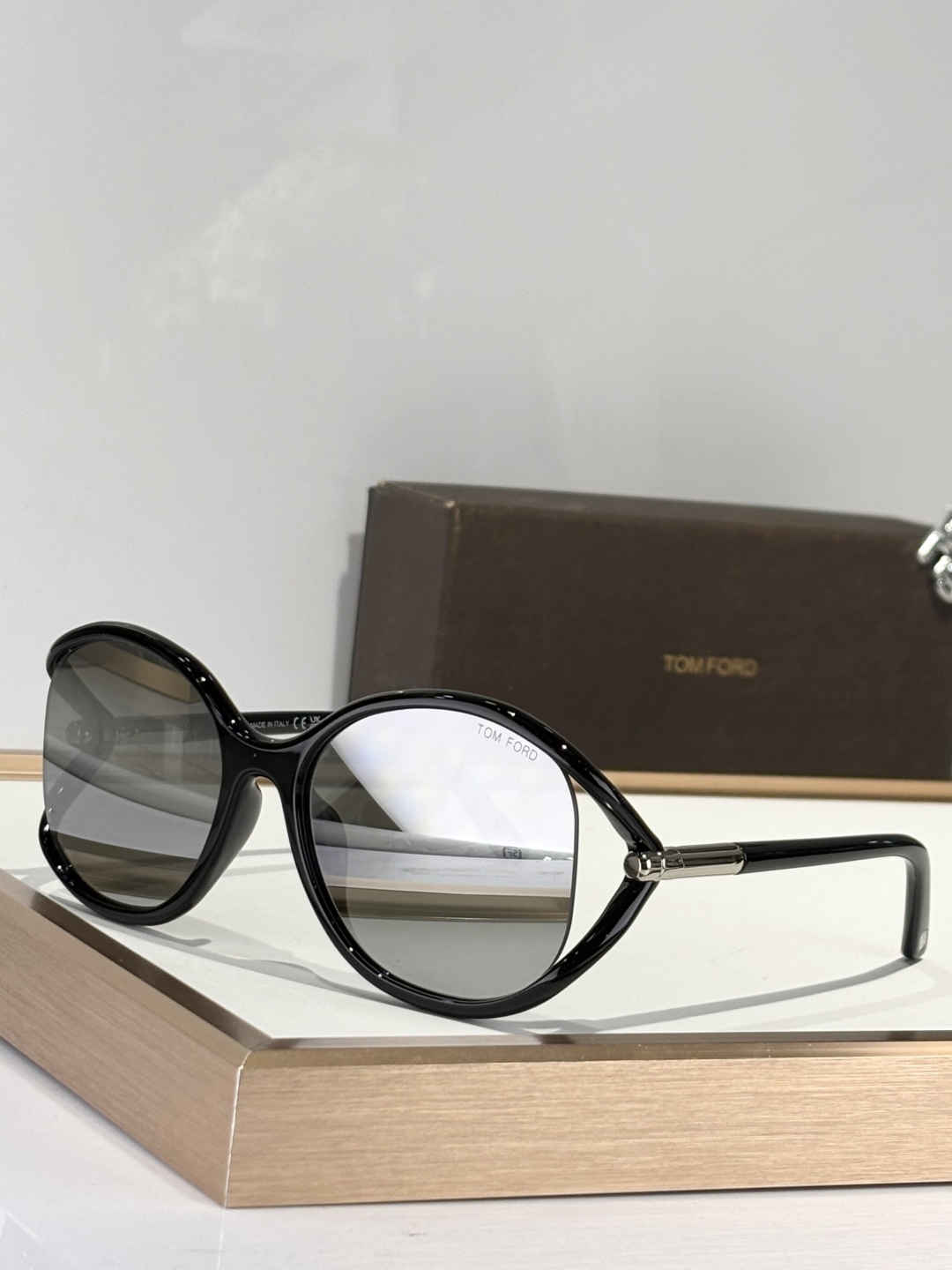  ￼ TOMFORD 
MOD MELODY FT1090
𝑻𝒐𝒎𝒇𝒐𝒓𝒅
Size59-18-120
