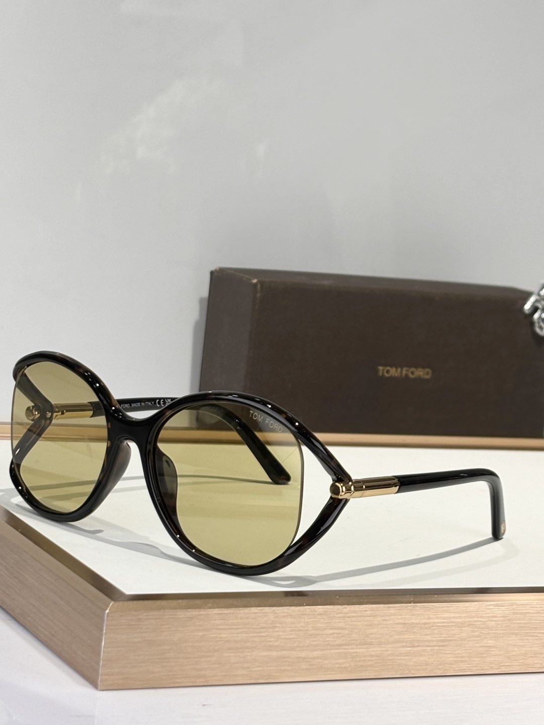  ￼ TOMFORD 
MOD MELODY FT1090
𝑻𝒐𝒎𝒇𝒐𝒓𝒅
Size59-18-120
