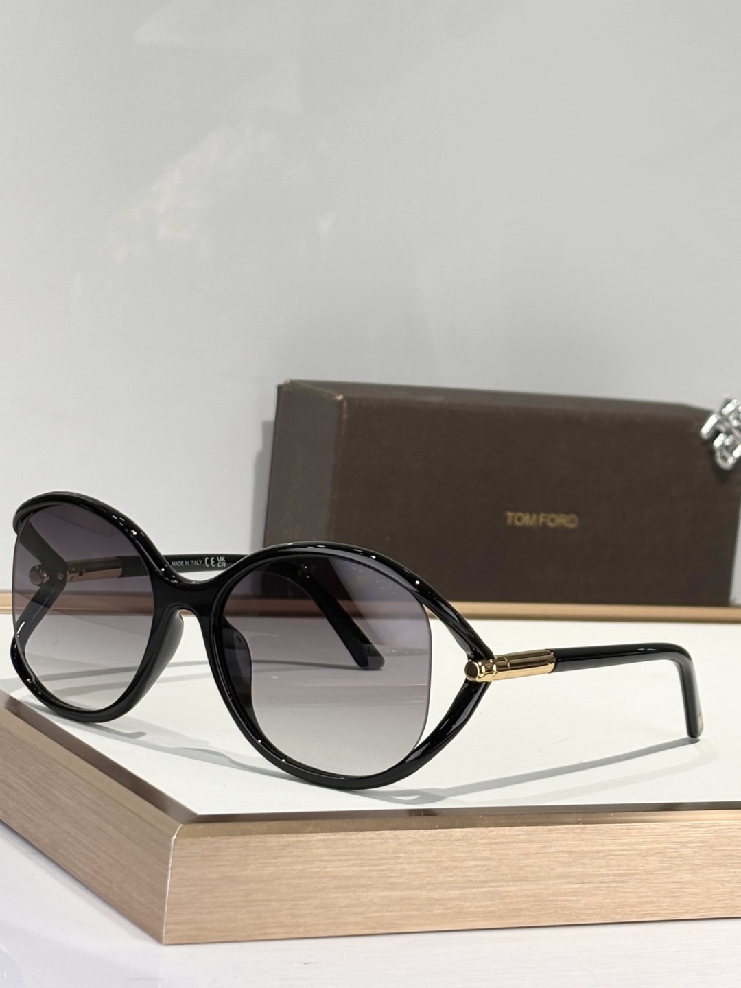  ￼ TOMFORD 
MOD MELODY FT1090
𝑻𝒐𝒎𝒇𝒐𝒓𝒅
Size59-18-120
