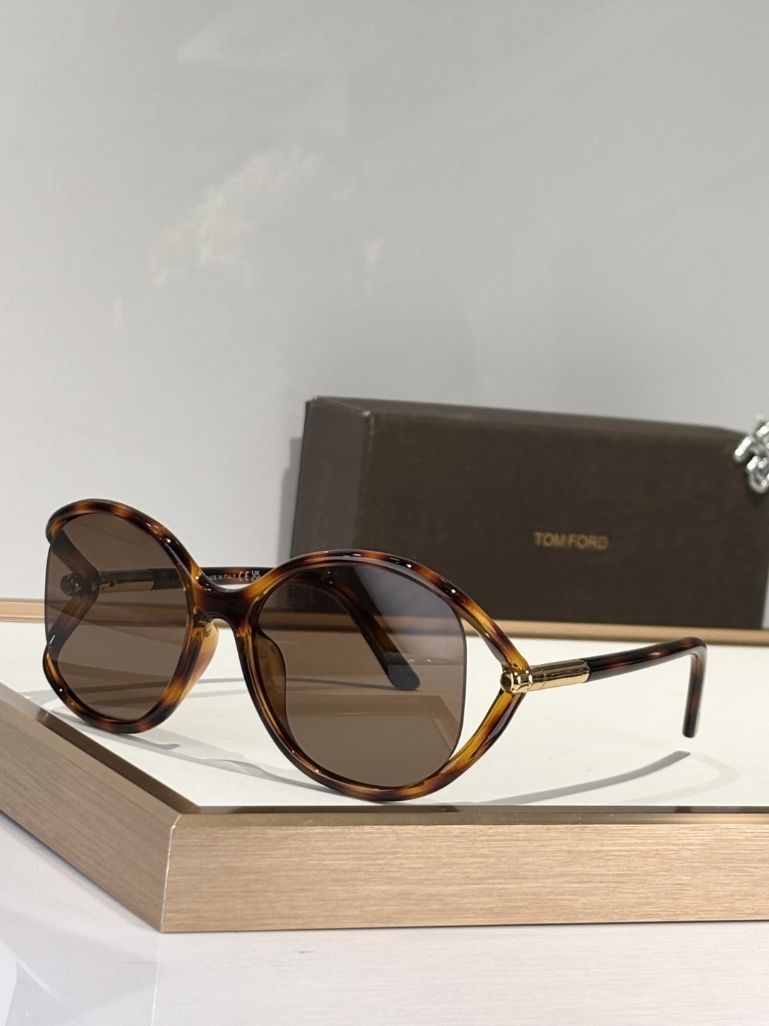  ￼ TOMFORD 
MOD MELODY FT1090
𝑻𝒐𝒎𝒇𝒐𝒓𝒅
Size59-18-120
