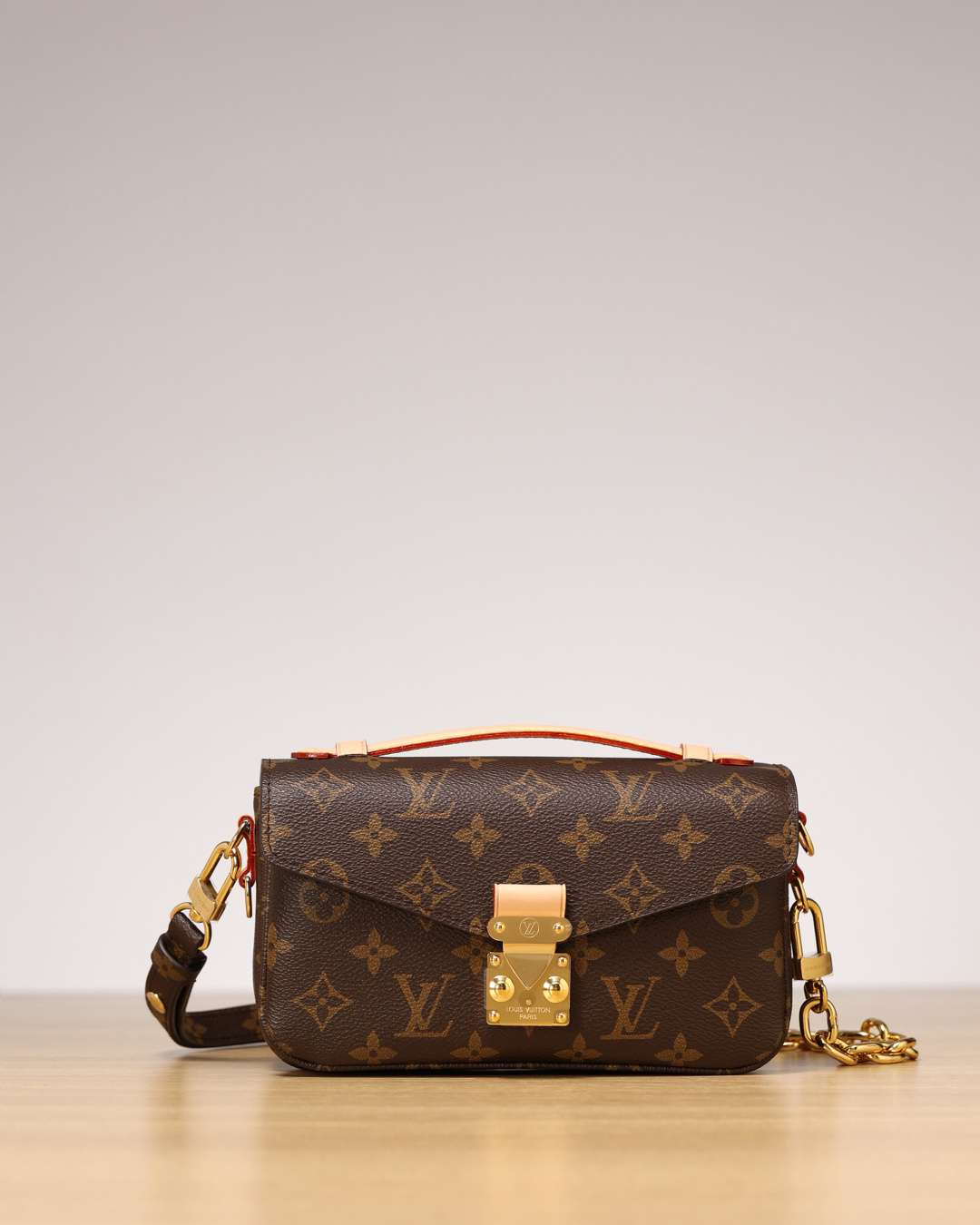 M46279 Pochette Metis East West
