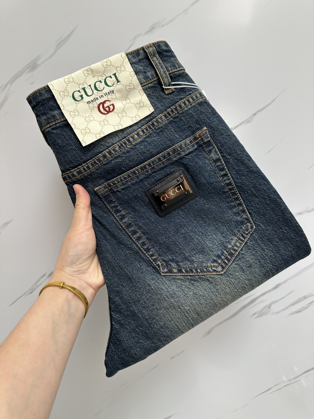 NO:131737,GUCCI Spring and Summer New Style Original Single Ruthless Jeans, Original Hardware Leather Card!  The style is super formal. It is slim and not tight, and it is super stylish. Original customized washing denim fabric, original hardware and auxiliary materials are molded!  Very handsome on the upper body!  Number of codes 30-38, gucci, jeans, alexander wang19860909GUCCI 春夏新款 原单狠货牛仔裤,原版五金皮牌 ！版型超正.修身不紧身,超级有范,原版定制水洗牛仔面料,原版五金辅料开模！上身帅气十足！码数30—38,,gucci,jeans,alexander wang,Men's clothing
