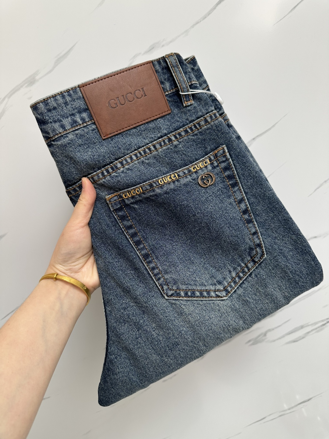 NO:131770,GUCCI Spring and Summer New Style Original Single Ruthless Jeans, Original Hardware Leather Card!  The style is super formal. It is slim and not tight, and it is super stylish. Original customized washing denim fabric, original hardware and auxiliary materials are molded!  Very handsome on the upper body!  Number of codes 30-38, gucci, jeans, alexander wang19860909GUCCI 春夏新款 原单狠货牛仔裤,原版五金皮牌 ！版型超正.修身不紧身,超级有范,原版定制水洗牛仔面料,原版五金辅料开模！上身帅气十足！码数30—38,,gucci,jeans,alexander wang,Men's clothing