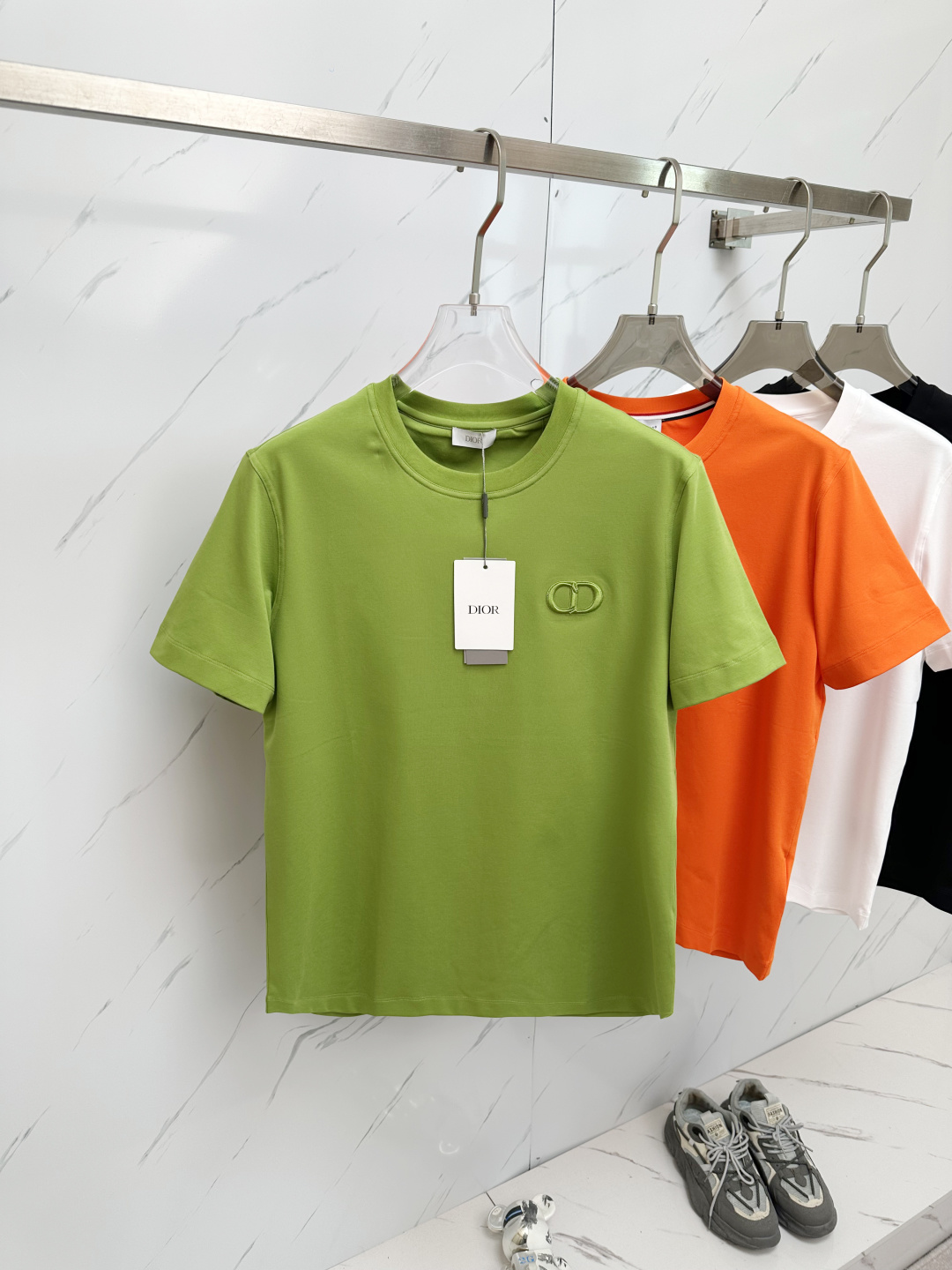 NO:136406,High-end quality 25 SS autumn and winter new products with short sleeves, high quality, moderate thickness, high comfort, MP washable and durable, autumn items, good winter base products, must be spare for two pieces. Special recommendations from relatives and friends, gifts are also the best choice!  Code number M-3XL, T-shirt,alexander wang19860909高端品质 25 SS秋冬新品打底短袖 质量杠杠的 厚度弹性适中 舒适性高 MP耐洗耐穿 秋季单品 冬季打底佳品 务必人手两件备用 亲戚好友特别推荐款 送礼也是最佳选择！ 码数M—3XL,,T-shirt,alexander wang,Men's clothing